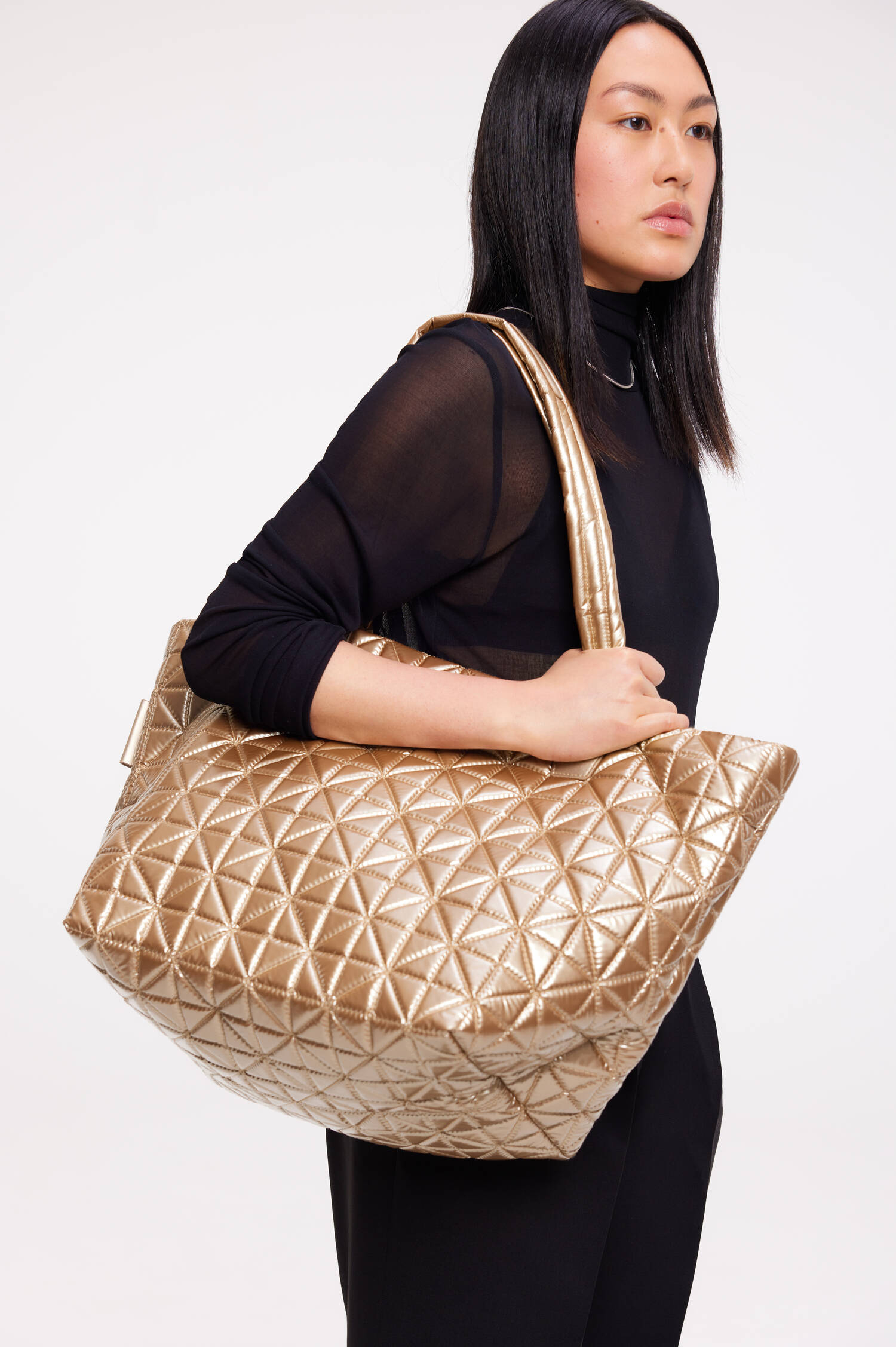 Tasche VEE LINE TOTE MEDIUM in Gold Metallic