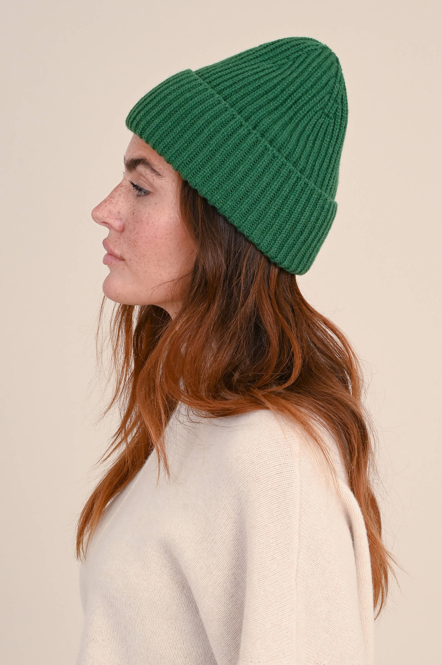 Midi-Mütze aus Cashmere in Dunkelgrün