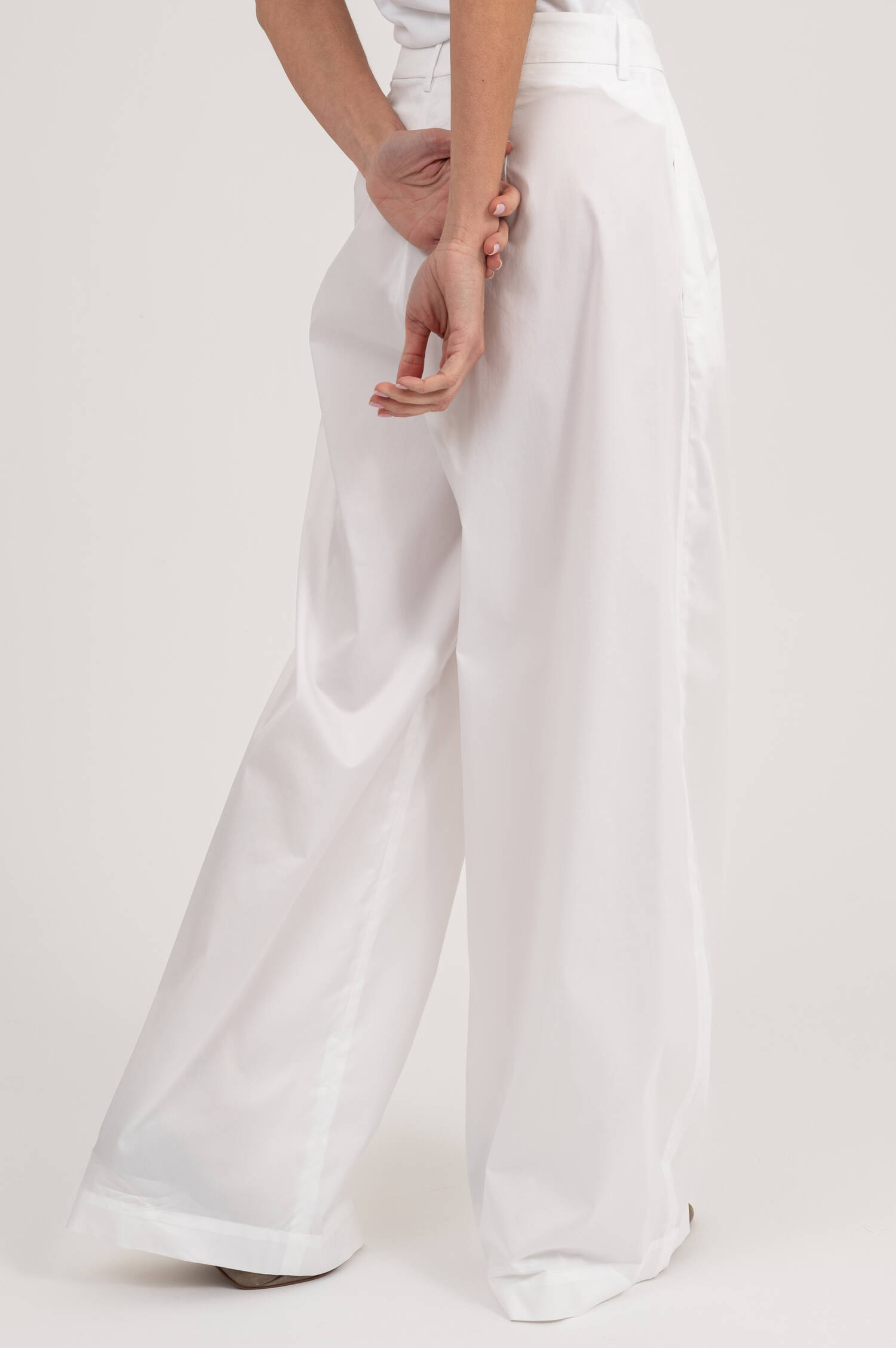 Hose mit weitem Bein in Weiß Hose mit weitem Bein in Weiß