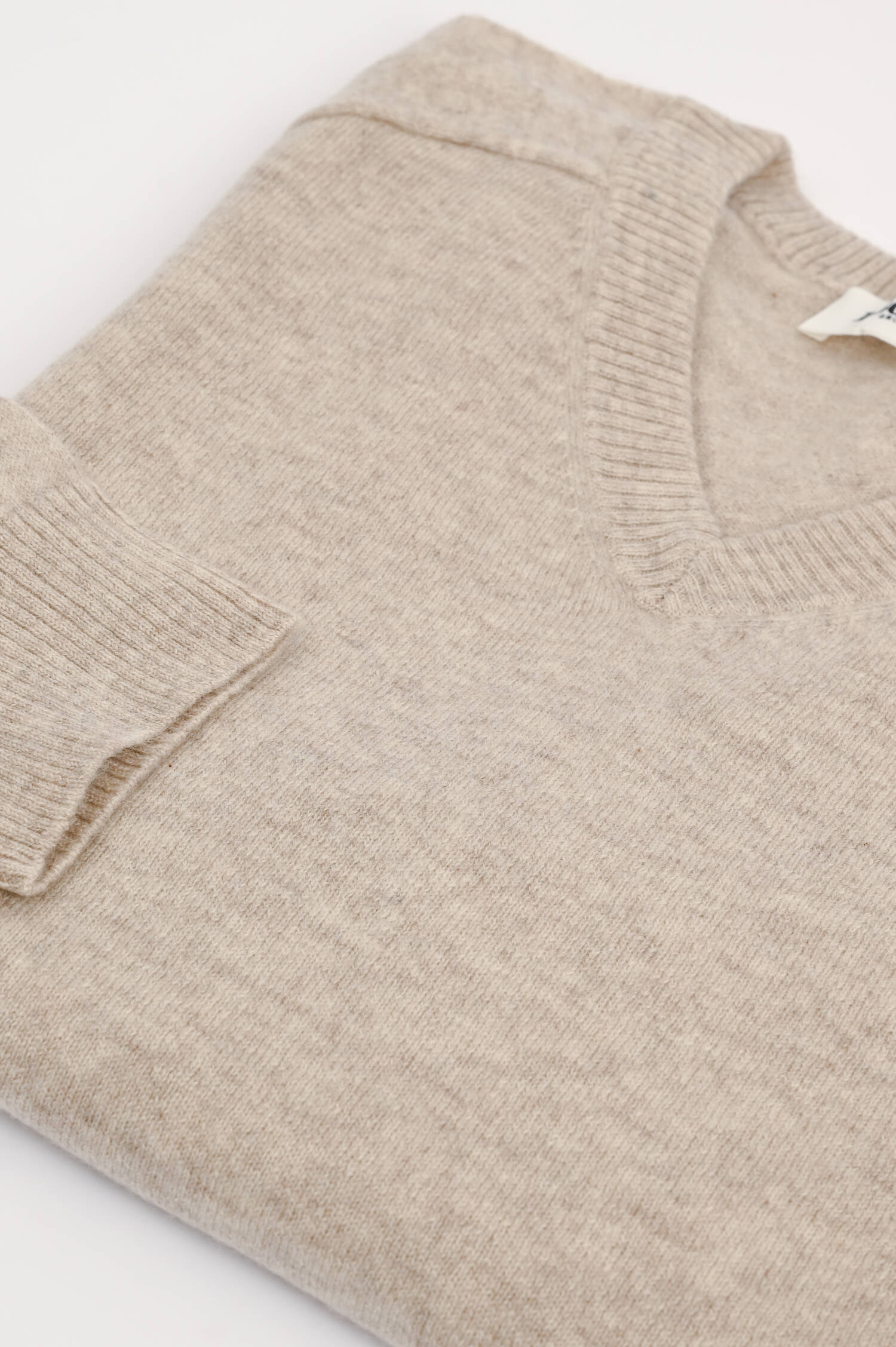 Cashmere V-Neck Pullover in Beige Cashmere V-Neck Pullover in Beige