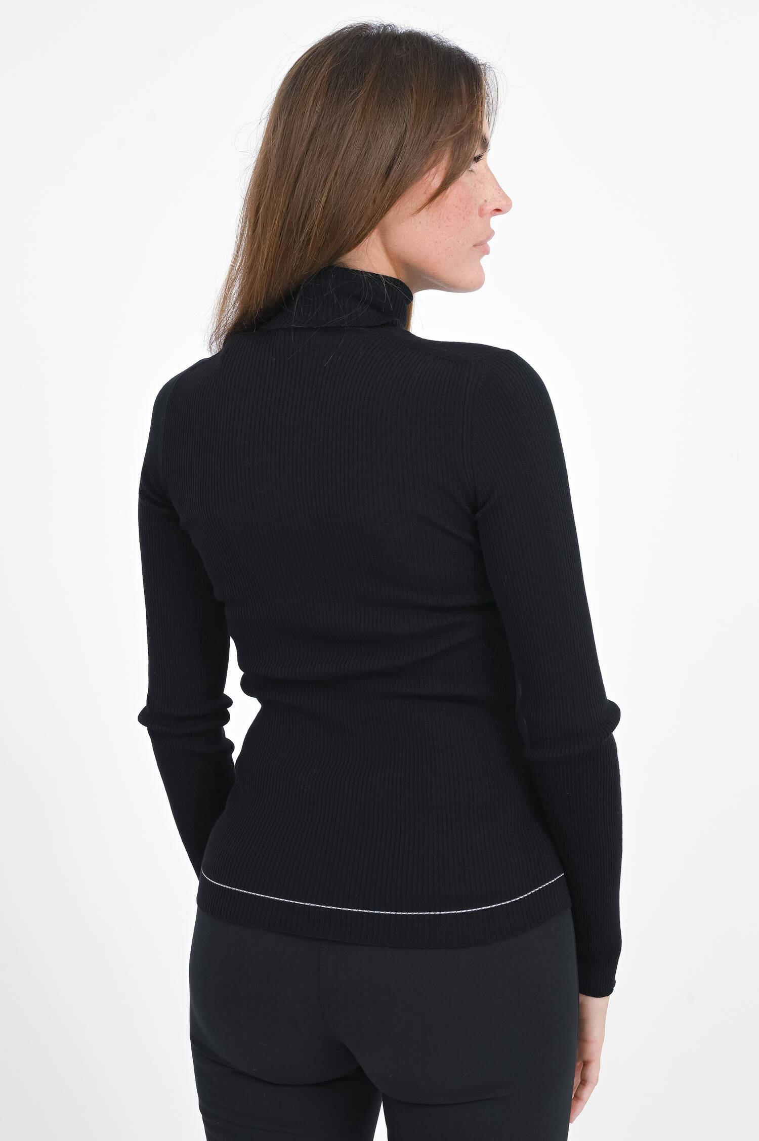 Rollkragenpullover mit Logo-Detail in Schwarz
