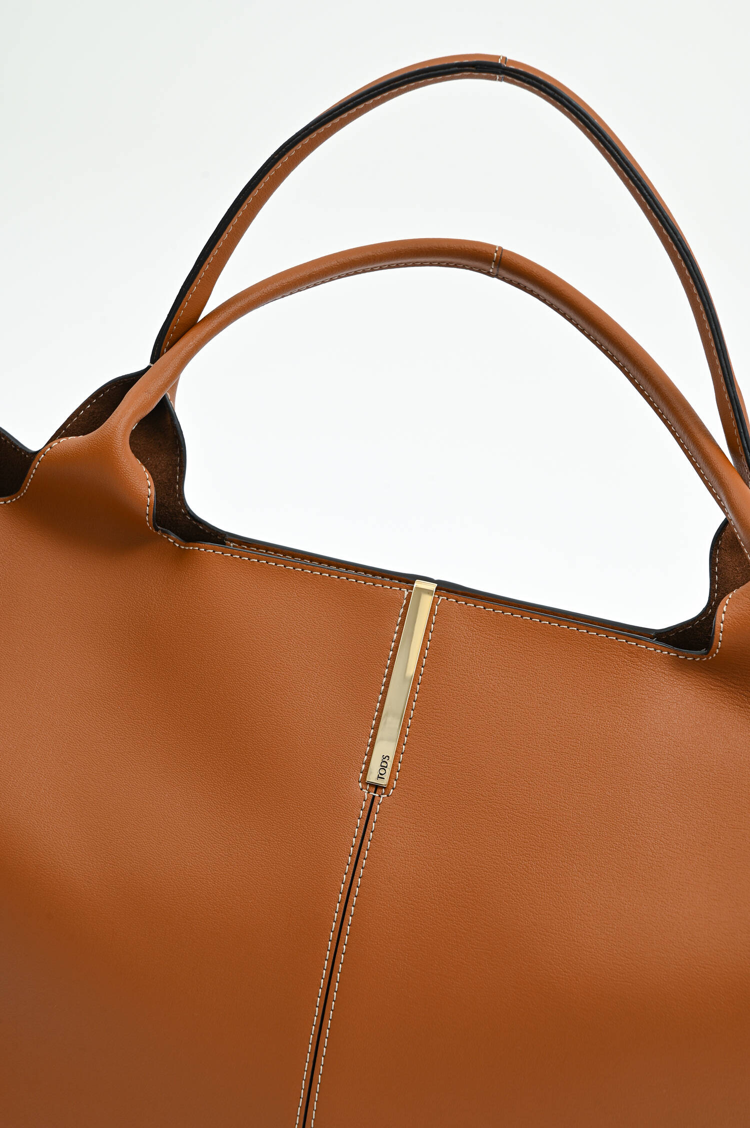 Handtasche aus Glattleder in Camel