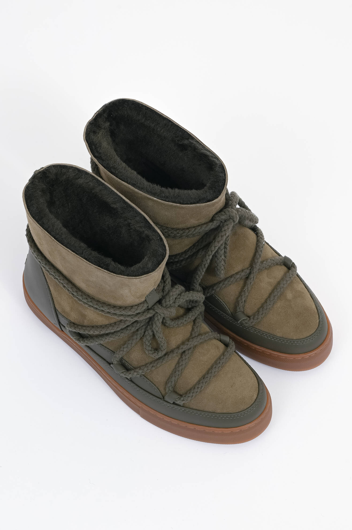 Lammfell-Boots CLASSIC aus Veloursleder in Oliv Lammfell-Boots CLASSIC aus Veloursleder in Oliv