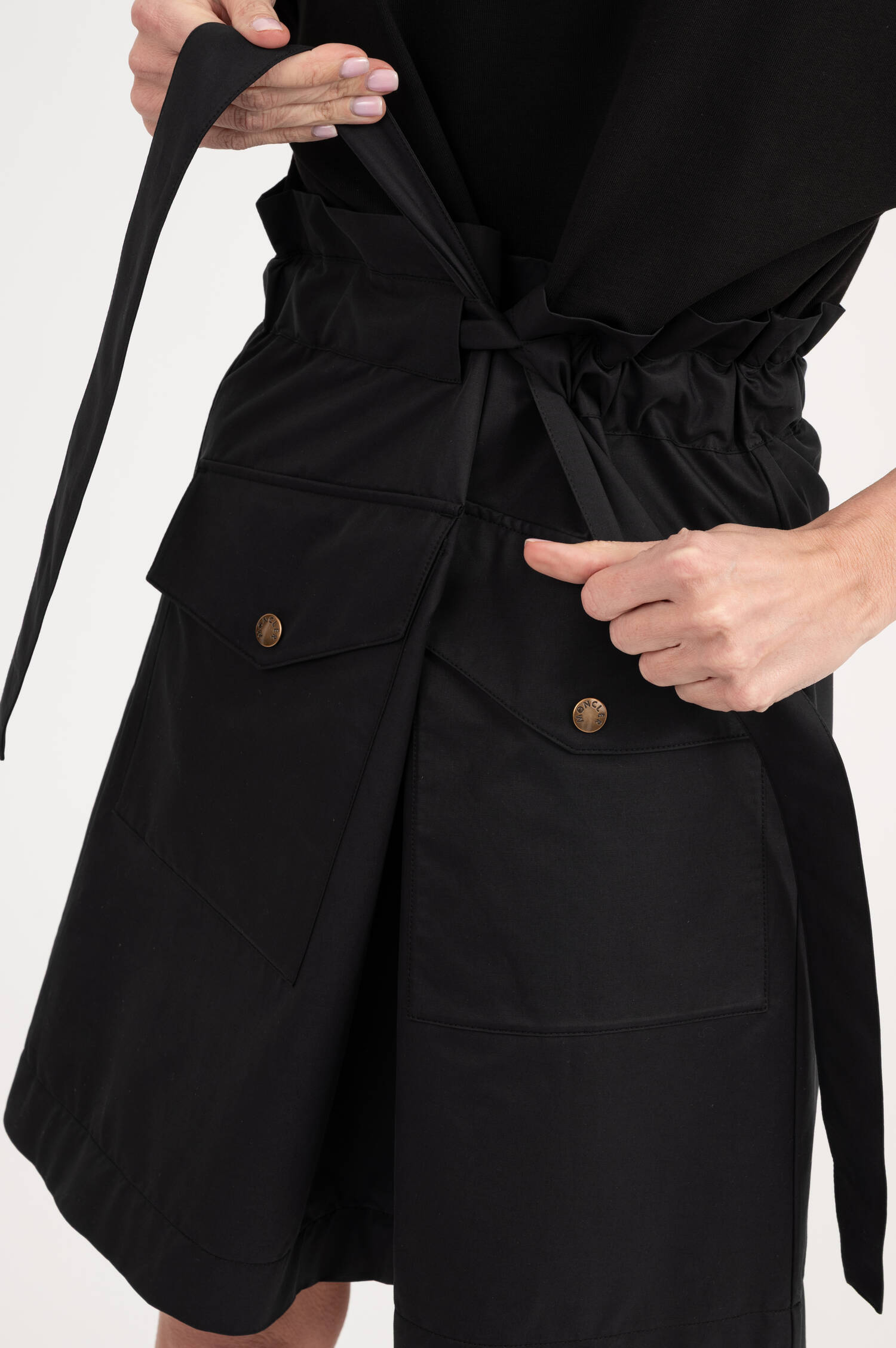 Kleid im Material-Mix in Schwarz