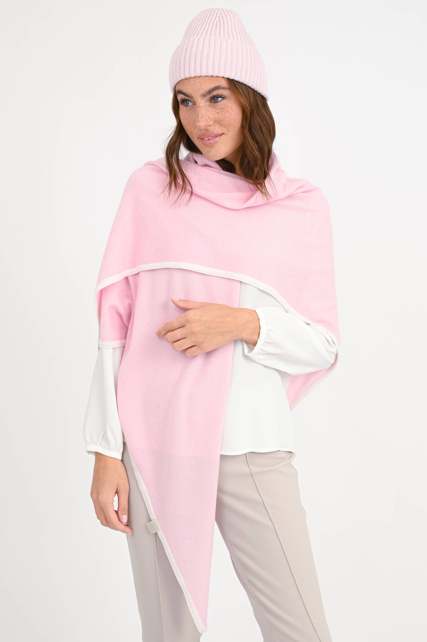 Poncho mit Kontrastfarbe in Rosa