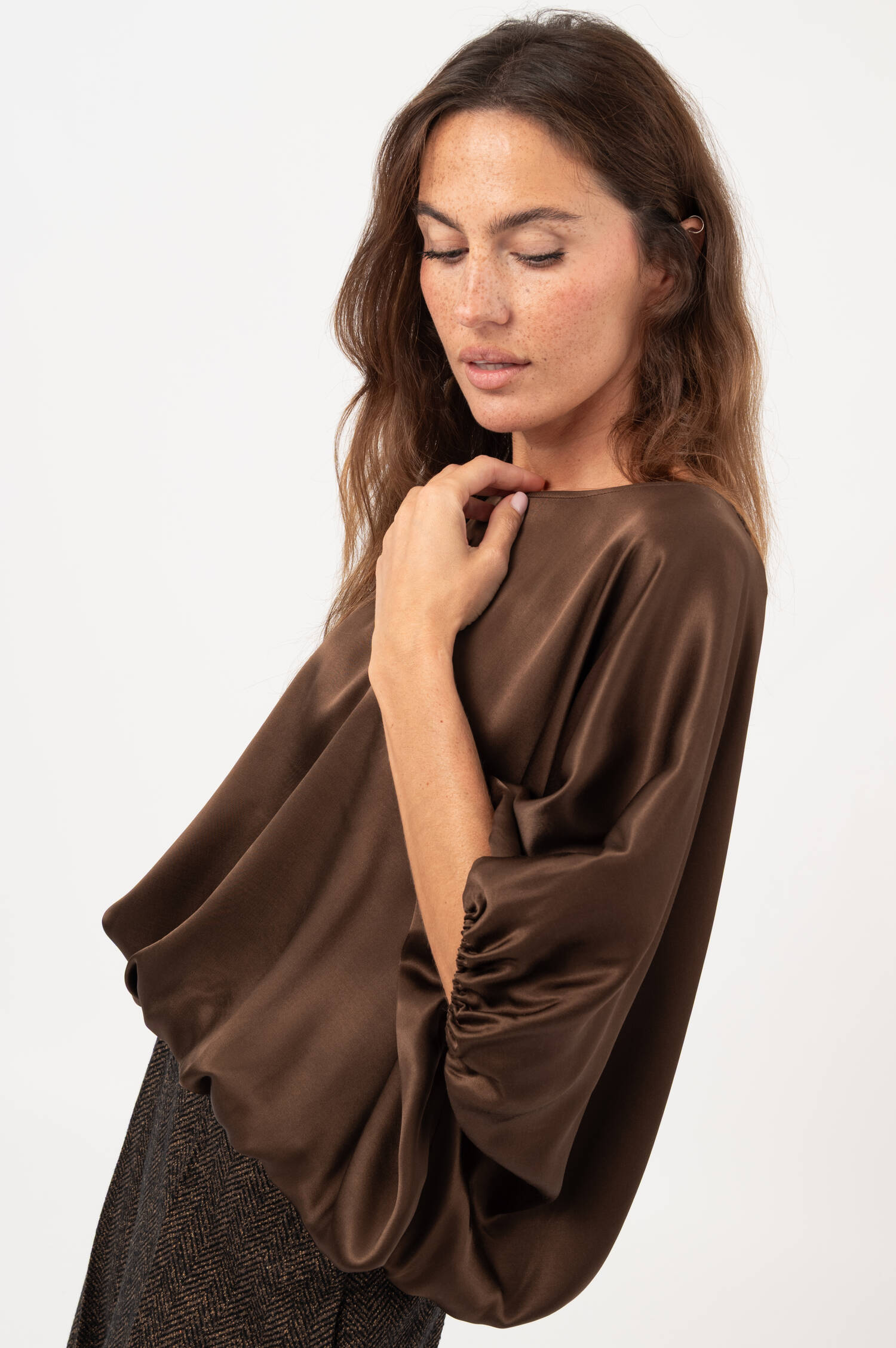 Satin-Blusenshirt in Braun