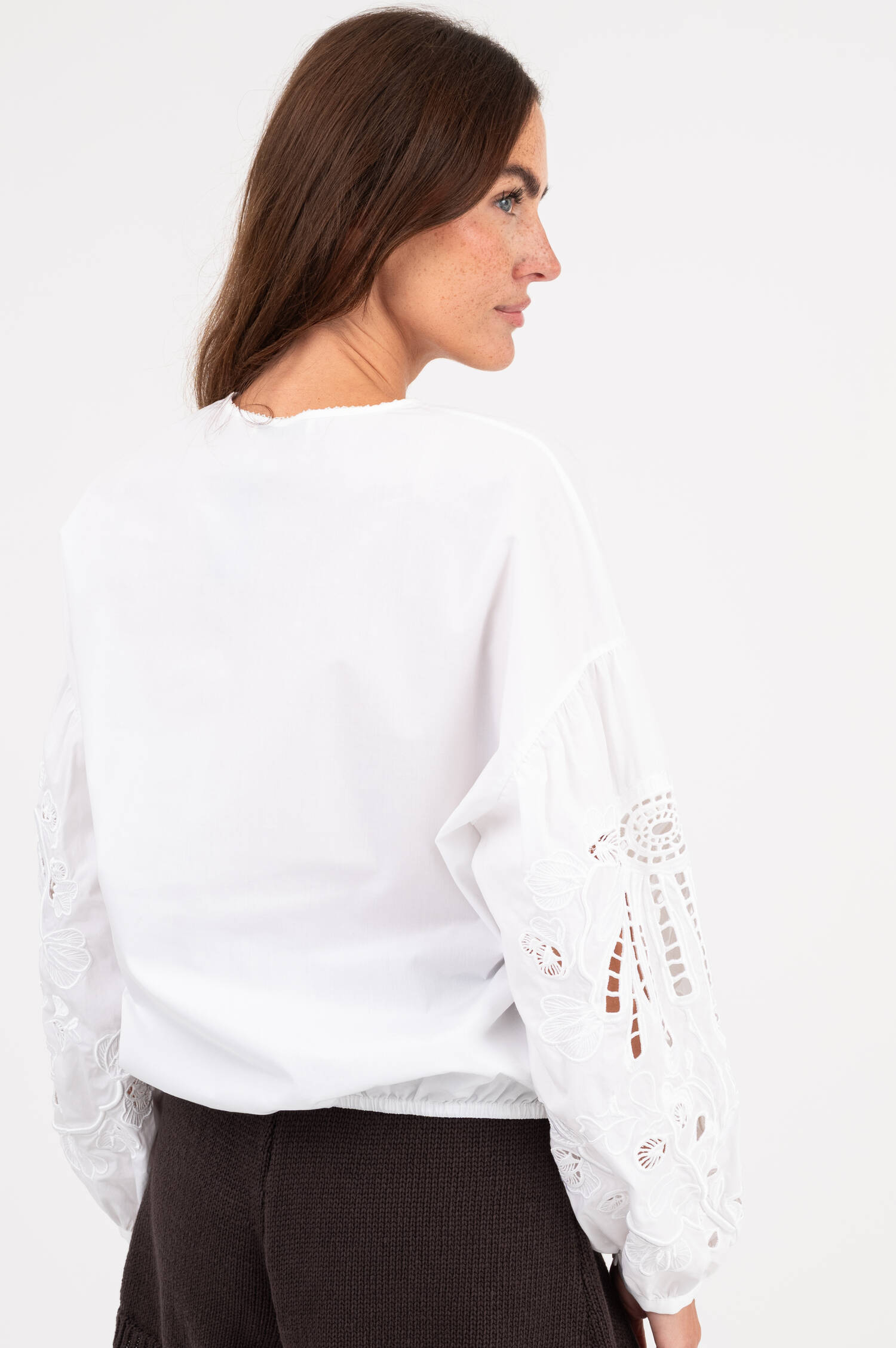 Bluse mit Broderie-Stick in Weiß Bluse mit Broderie-Stick in Weiß