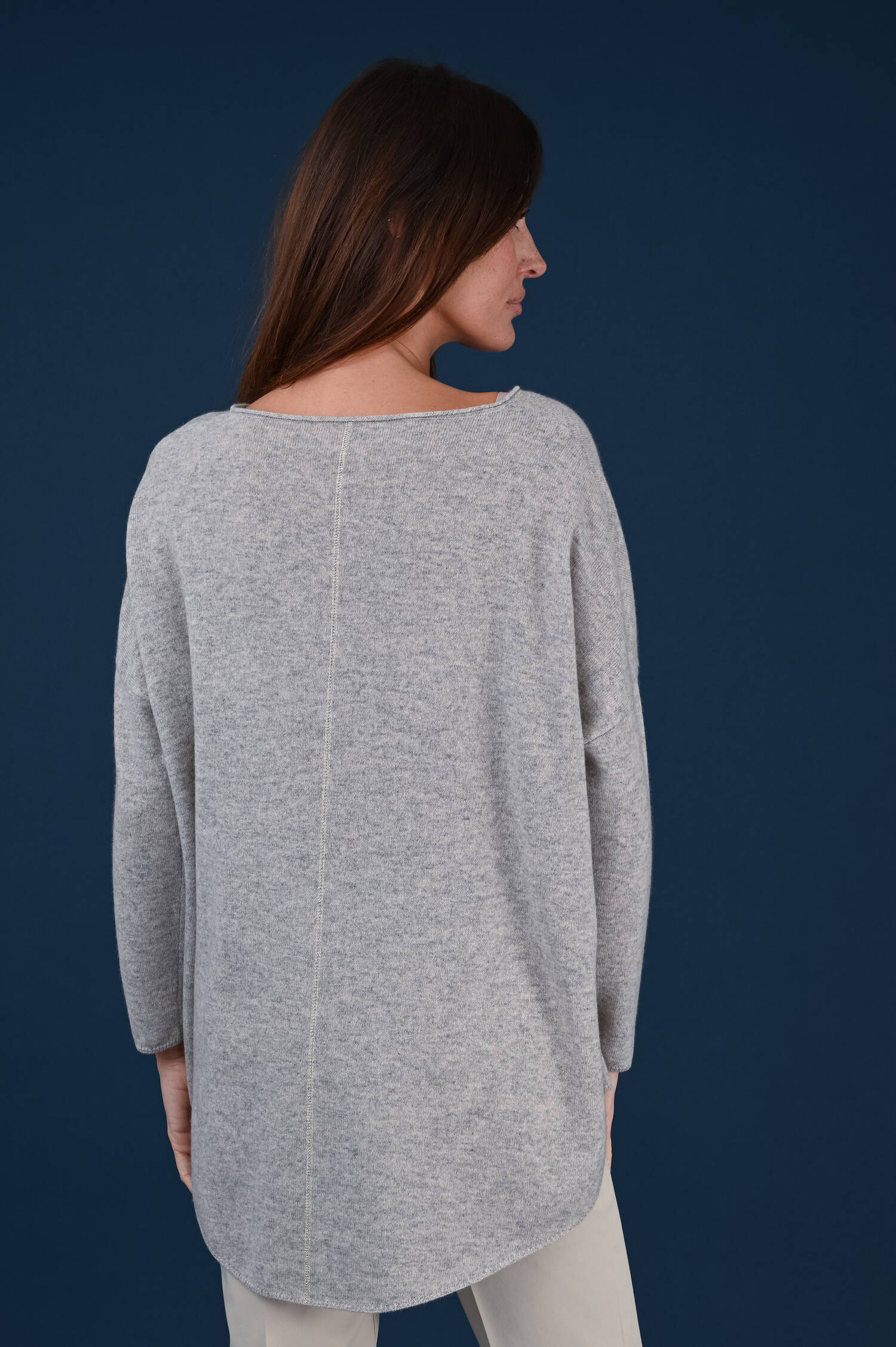 Cashmere Pullover mit U-Boot Ausschnitt in grau