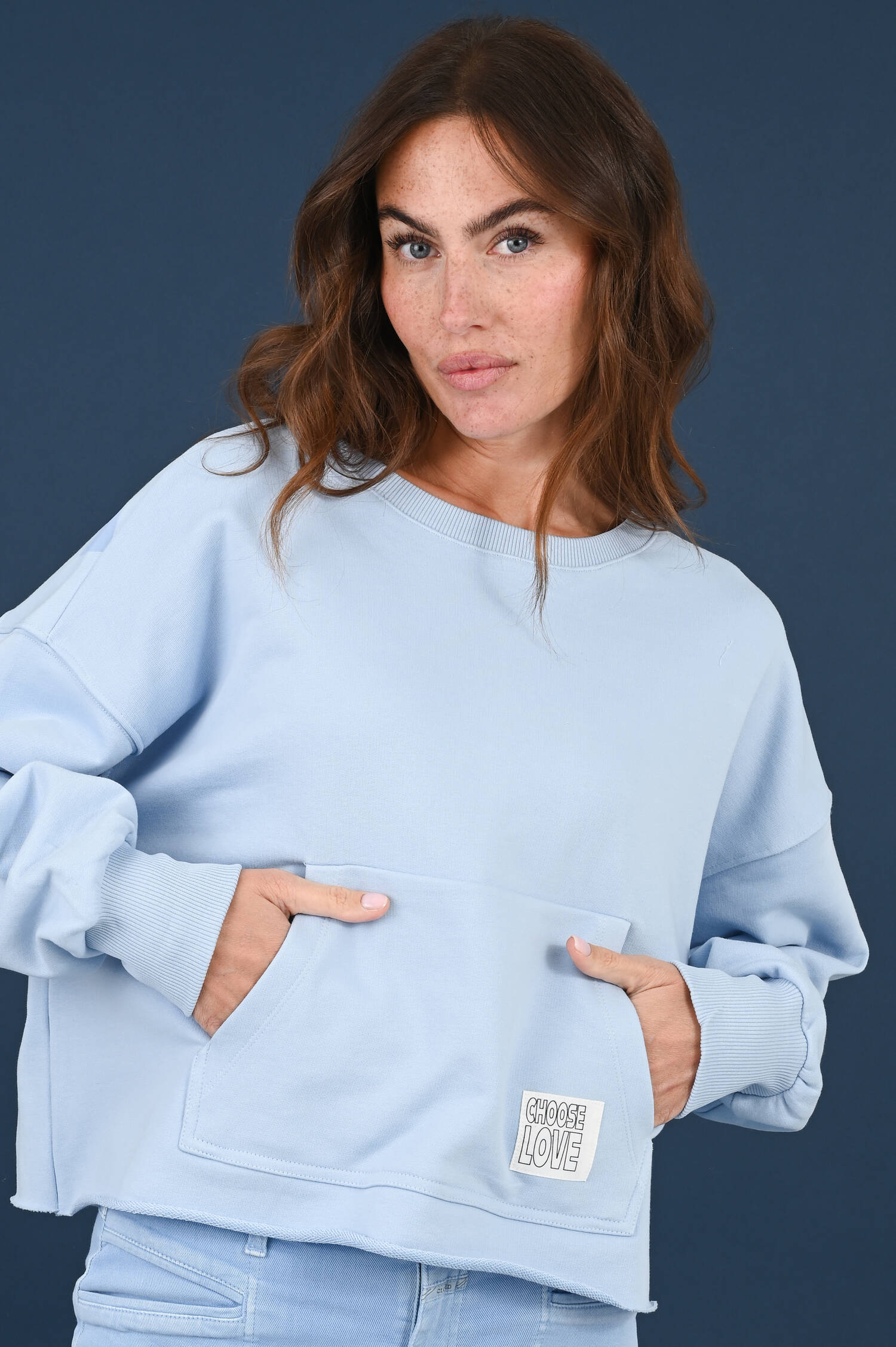 Sweater HAPPINESS in Hellblau Sweater HAPPINESS in Hellblau