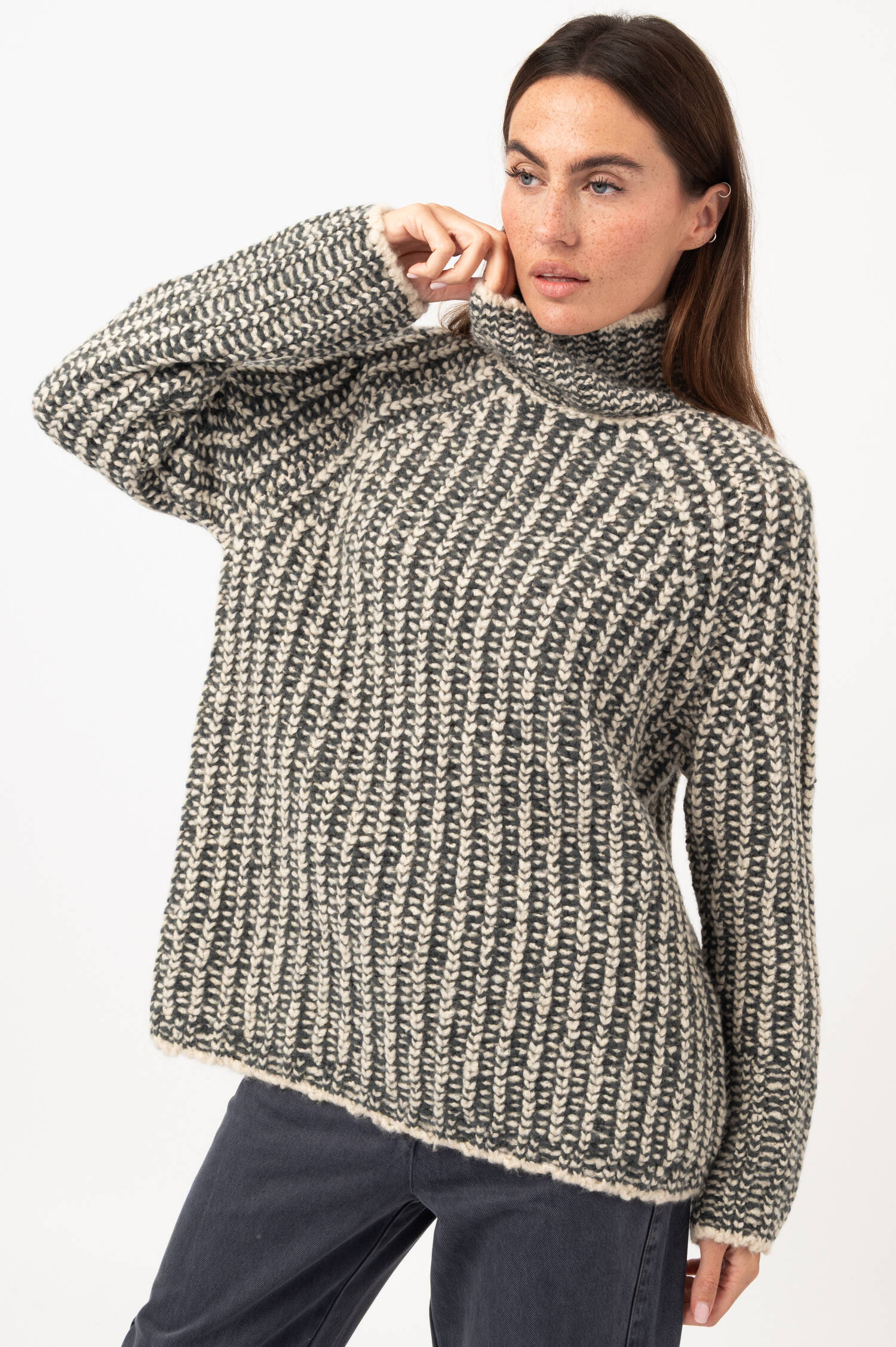 Cashmere-Pullover mit Strehkragen in Blau/Beige