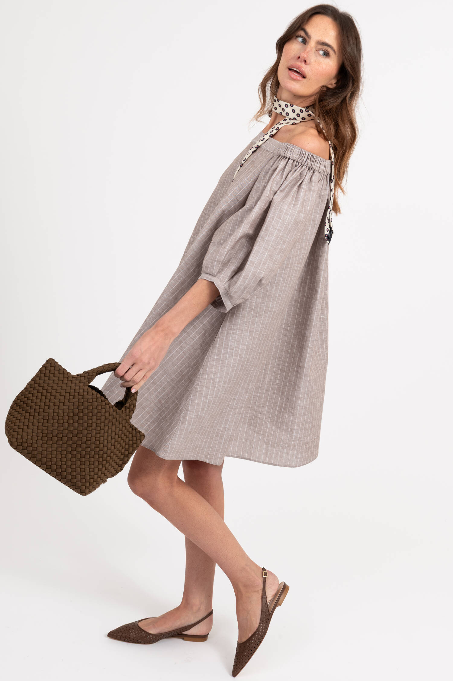 Kleid FUGGITO mit Nadelstreifen in Taupe