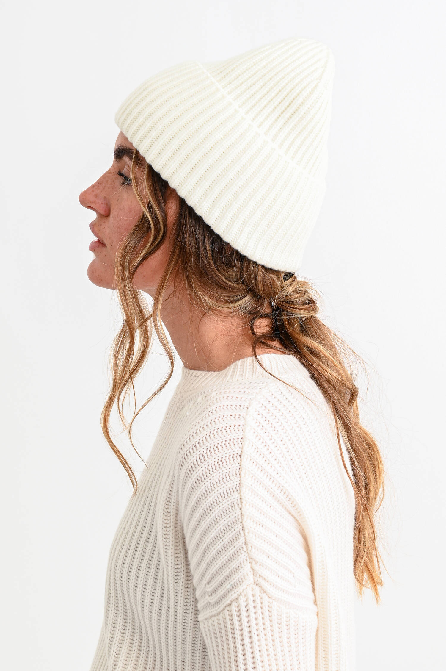 Maxi-Mütze aus Cariaggi Cashmere in Creme