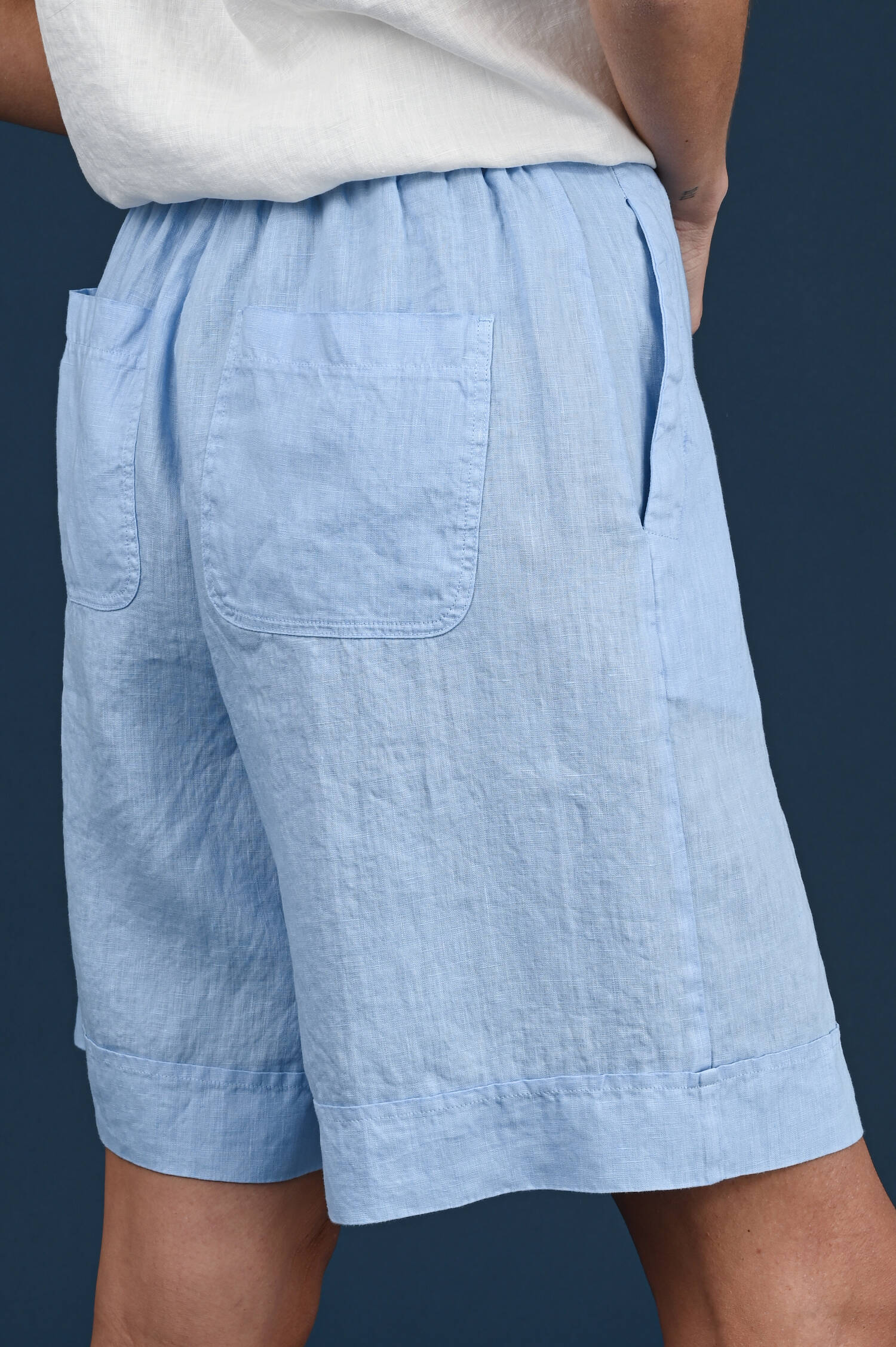 Leinenshorts in Hellblau