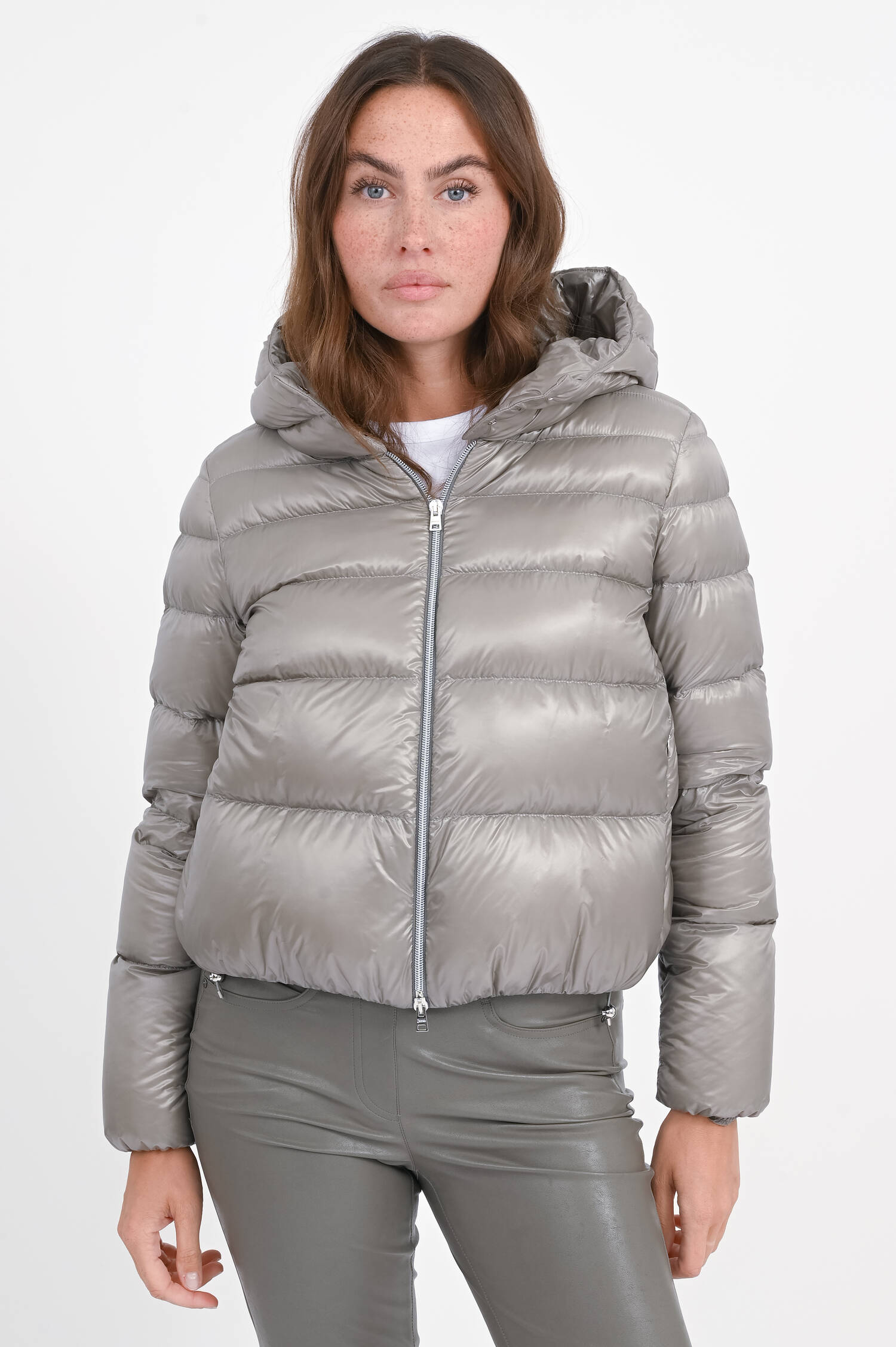 Cropped Daunen-Bomberjacke in Grigio Perla Cropped Daunen-Bomberjacke in Grigio Perla