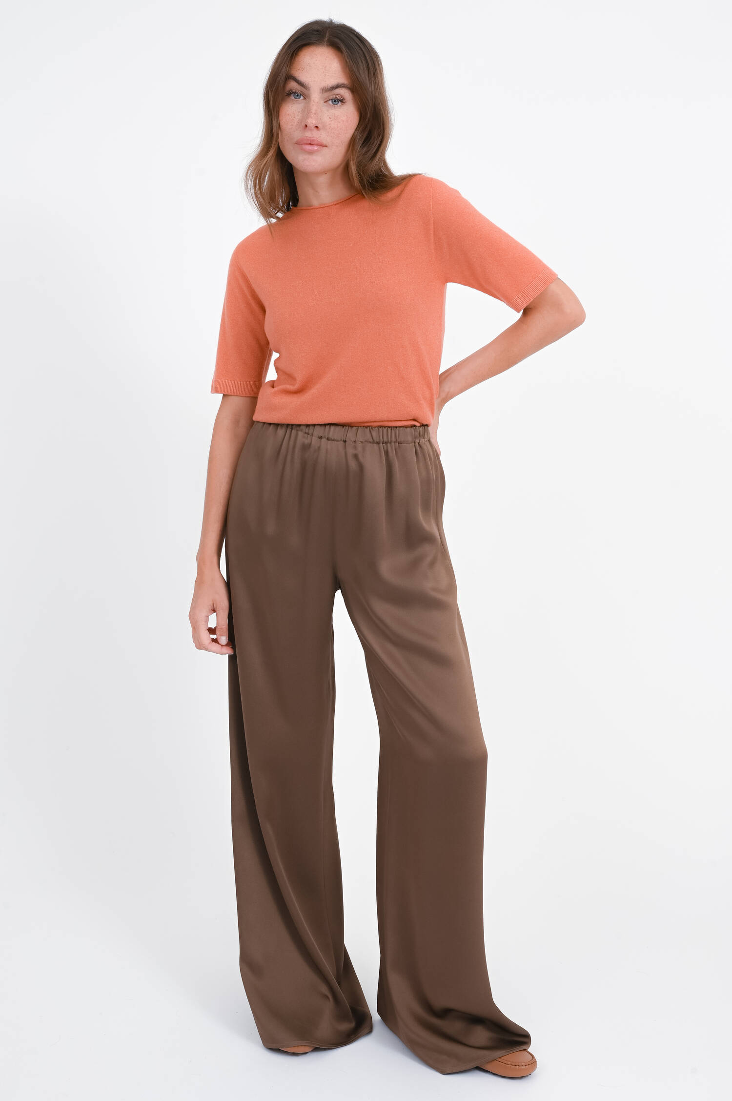 Hose in Satin-Optik in Marron