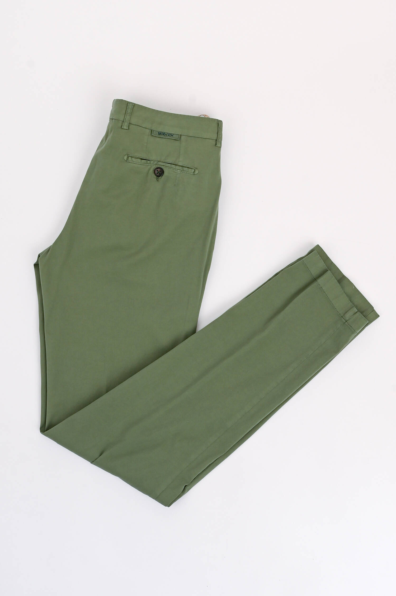 Hose aus Baumwolle und Seide in dunklem Salbei Hose aus Baumwolle und Seide in dunklem Salbei