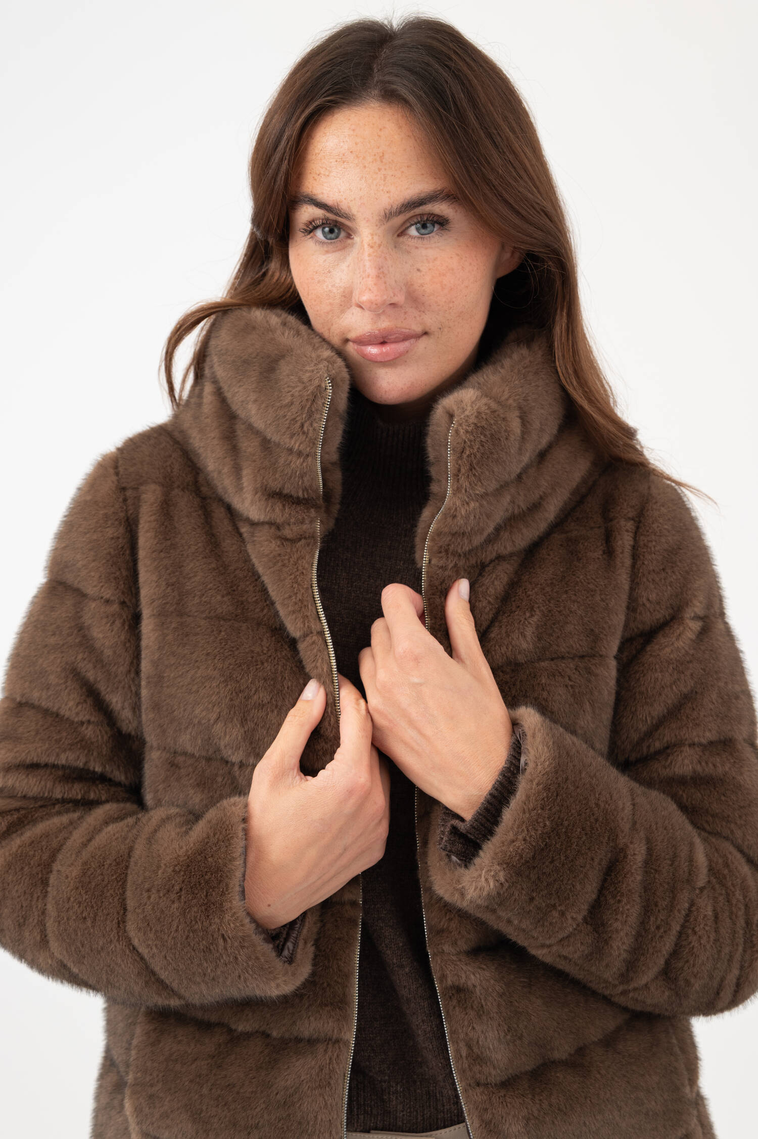 Faux-Fur-Daunensteppjacke in Braun Faux-Fur-Daunensteppjacke in Braun