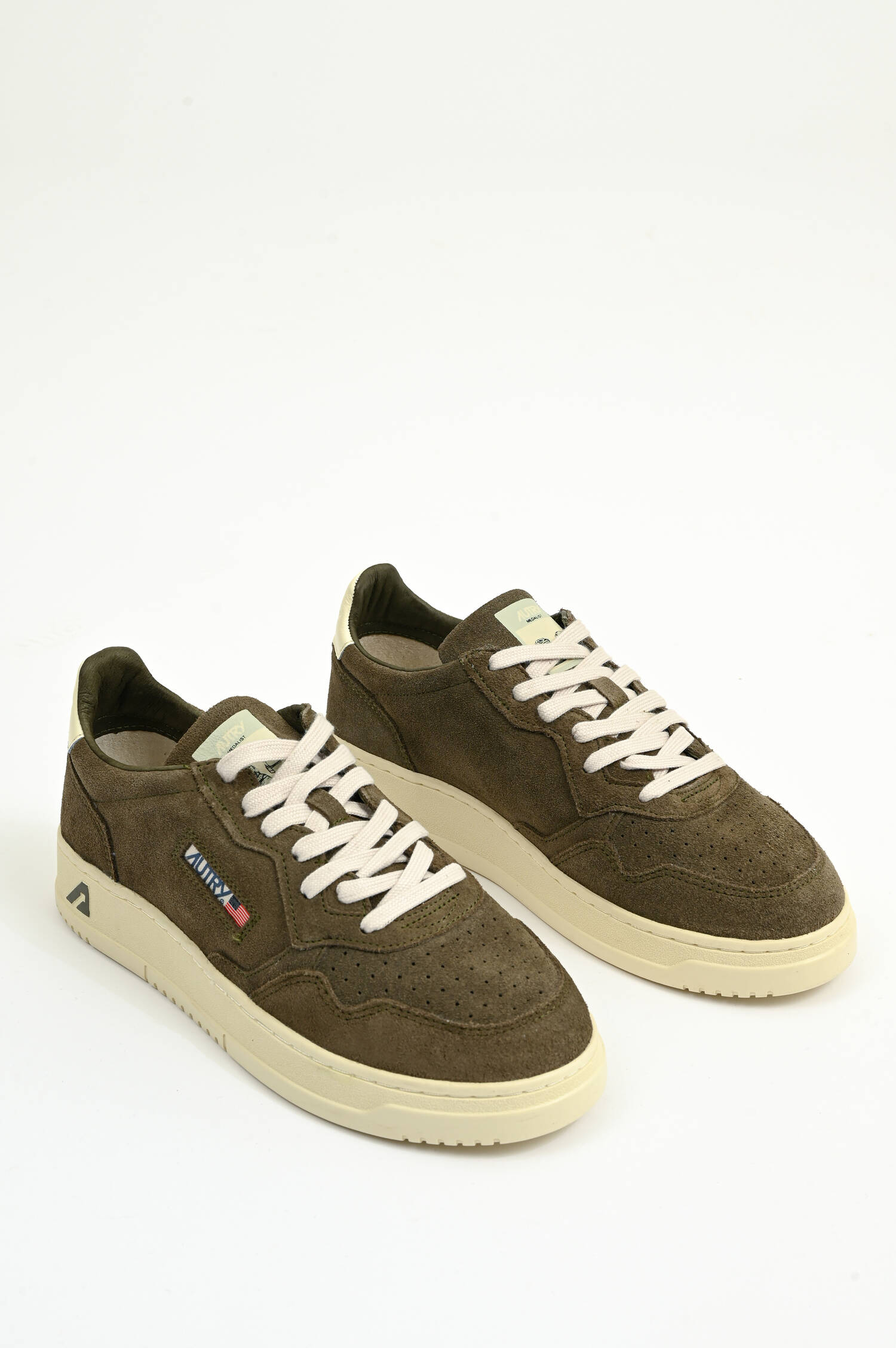 Rauleder-Sneaker MEDALIST LOW in Oliv
