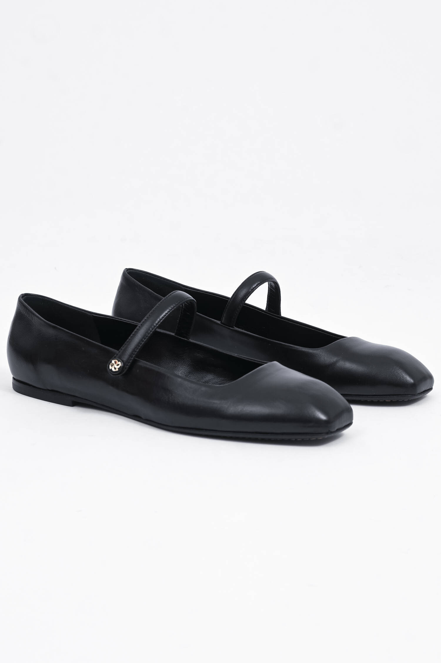 Ballerina aus Leder mit Riemen in Pure Black