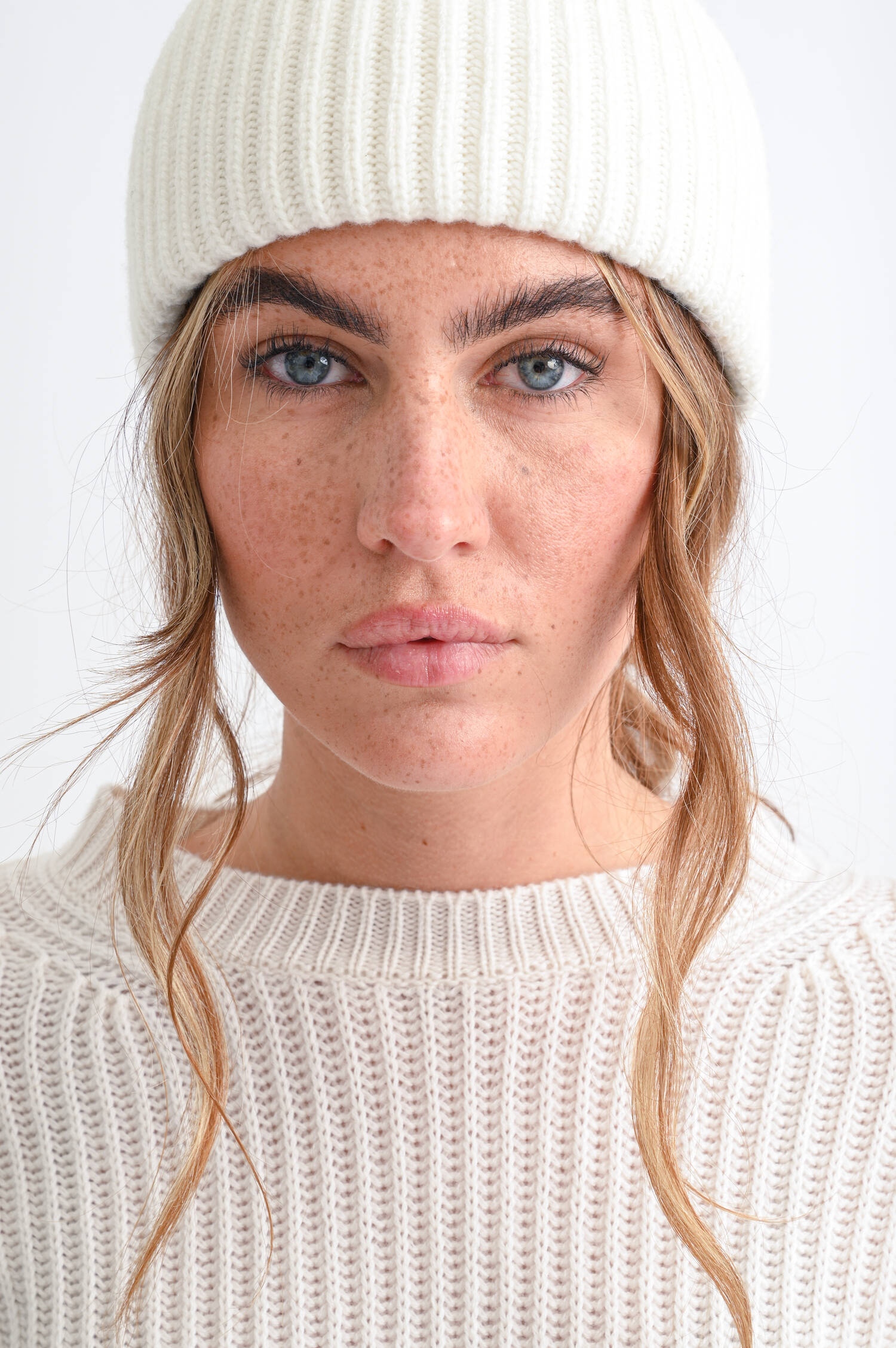 Maxi-Mütze aus Cariaggi Cashmere in Creme