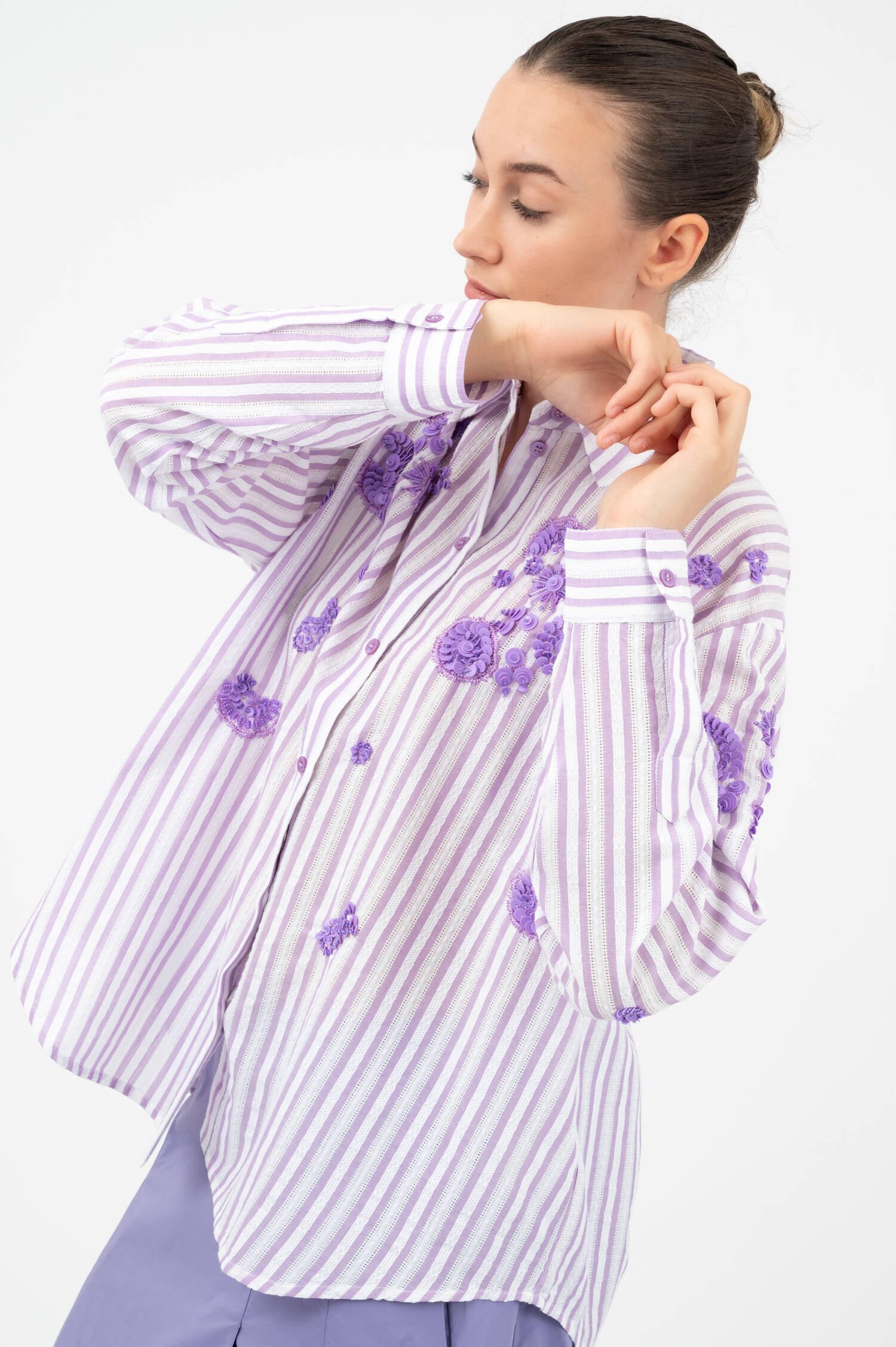 Oversize Bluse in Flieder/Weiß