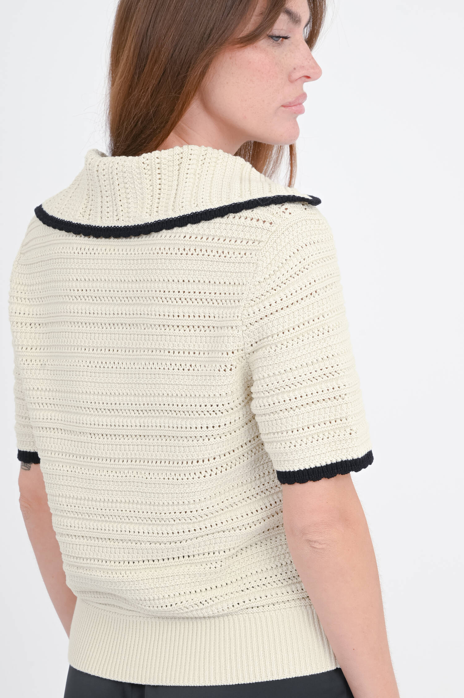 Lochstickerei-Polo in Cashew/Schwarz