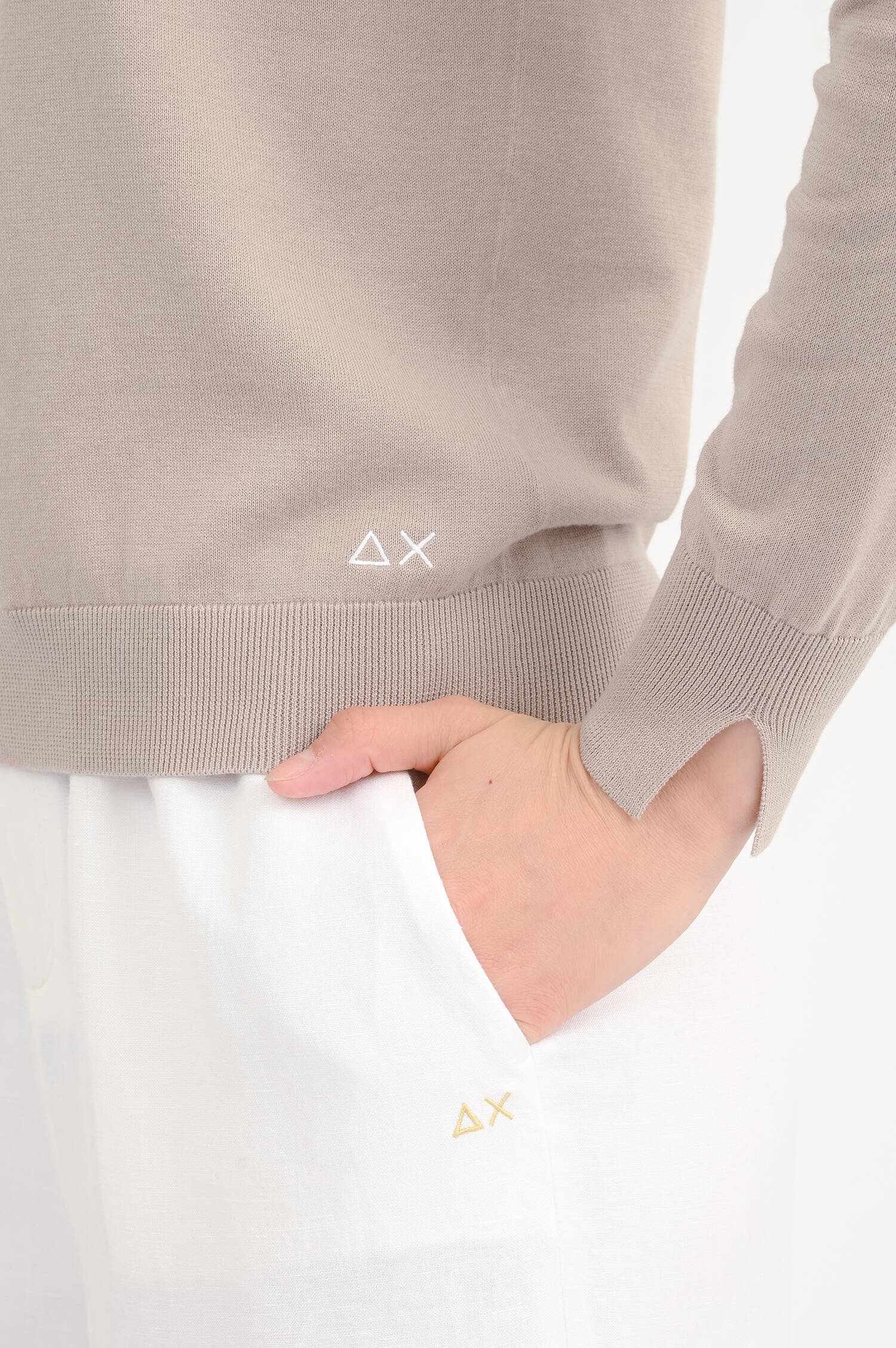 Pullover mit V-Ausschnitt in Stone