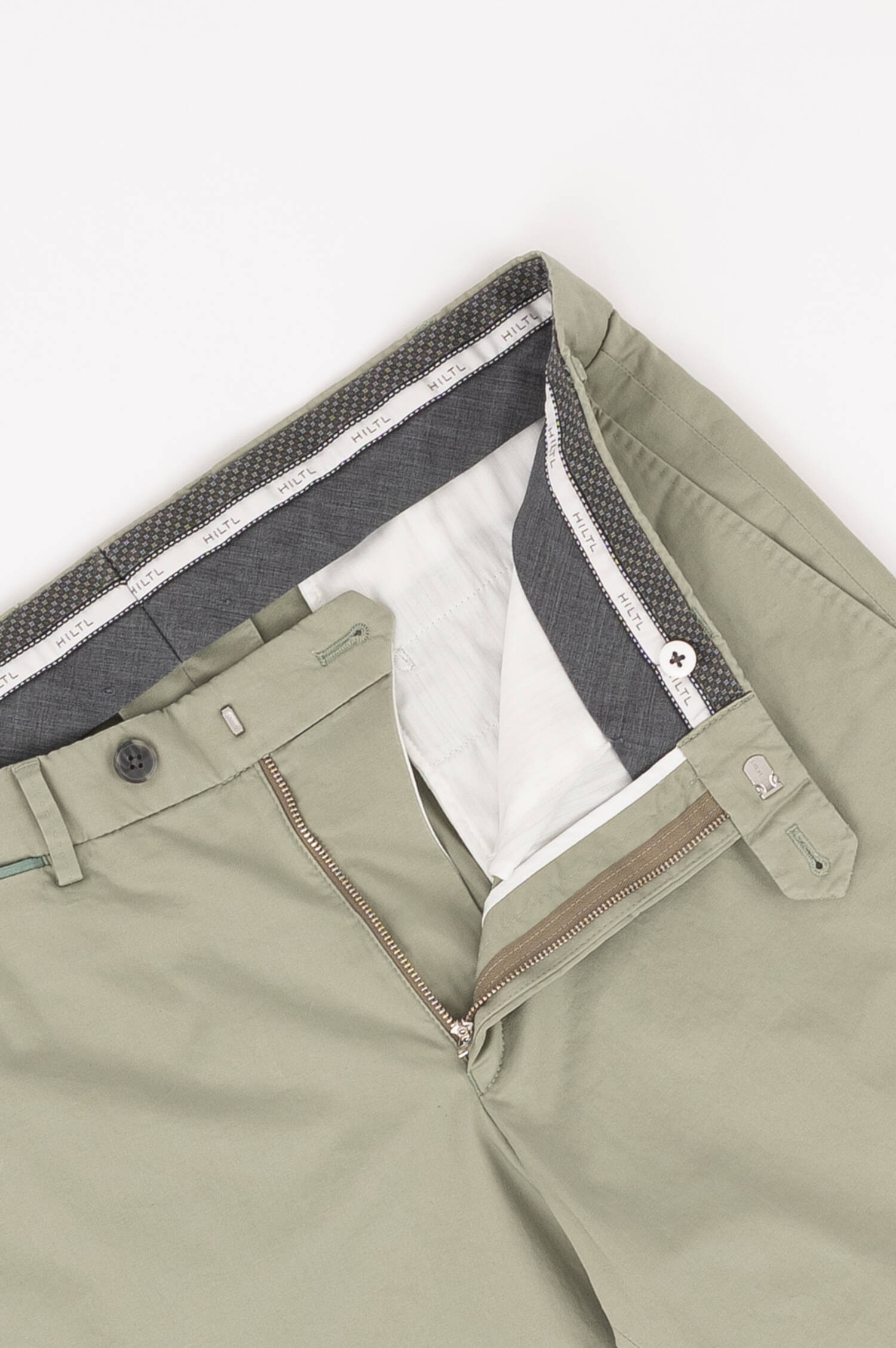 Chinoshorts TILO in Olivgrün
