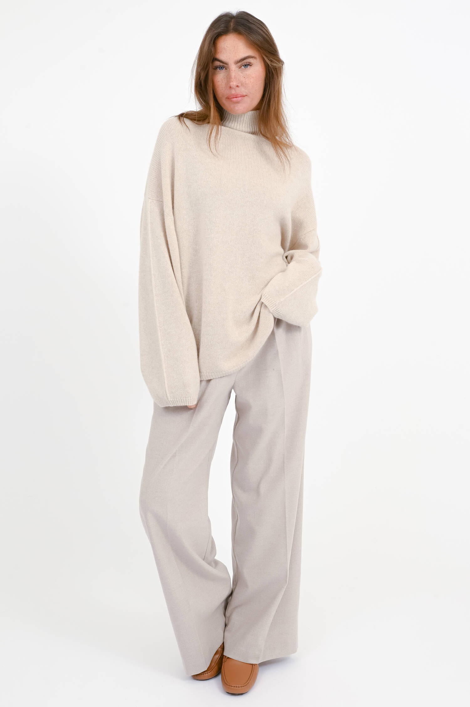 Turtle-Neck Cashmere-Pullover in Beige