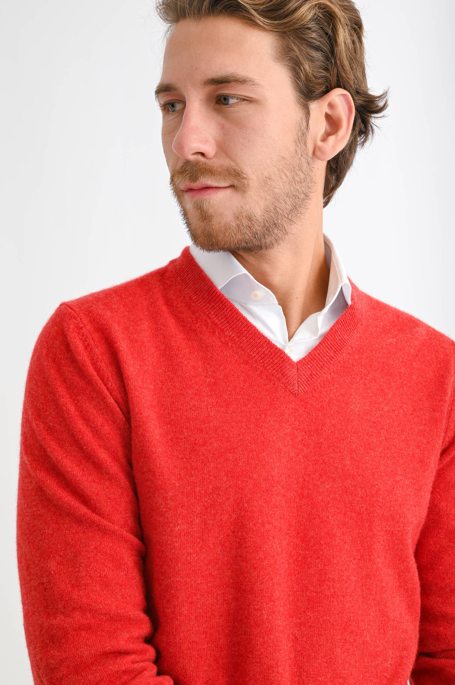 Pullover mit V-Ausschnitt in Rot Pullover mit V-Ausschnitt in Rot