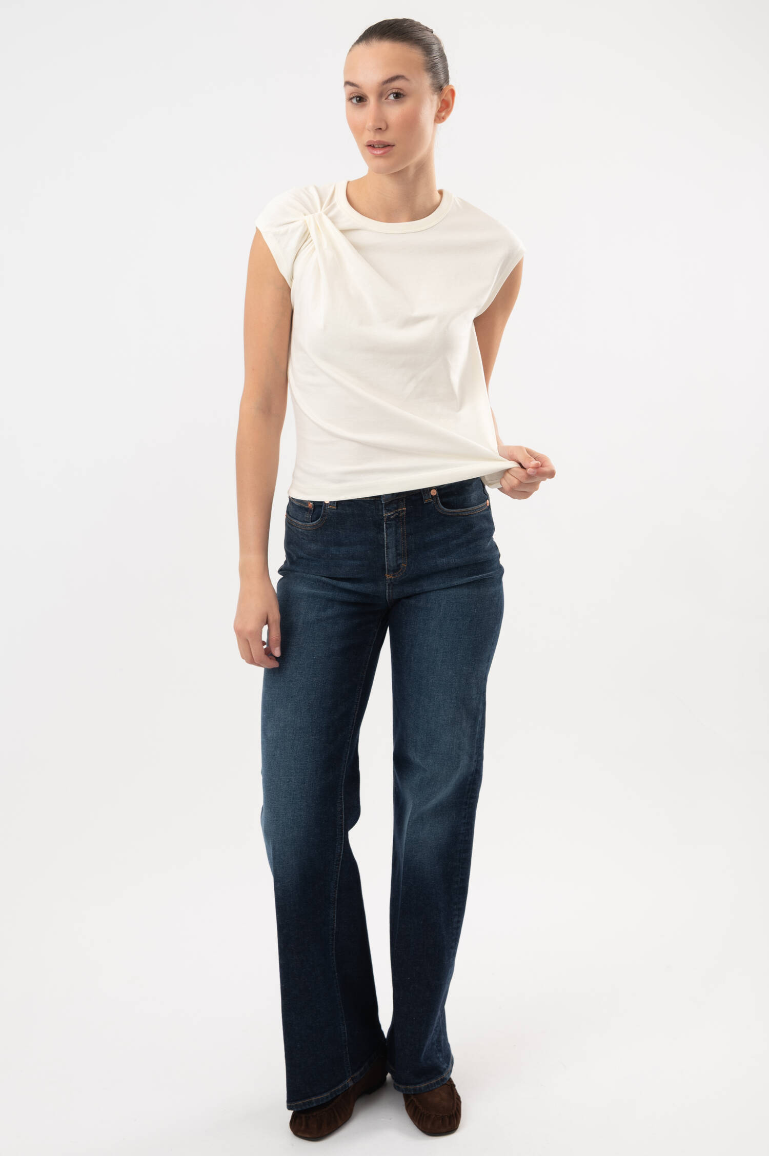 T-Shirt mit Knoten-Verzierung in Beige T-Shirt mit Knoten-Verzierung in Beige