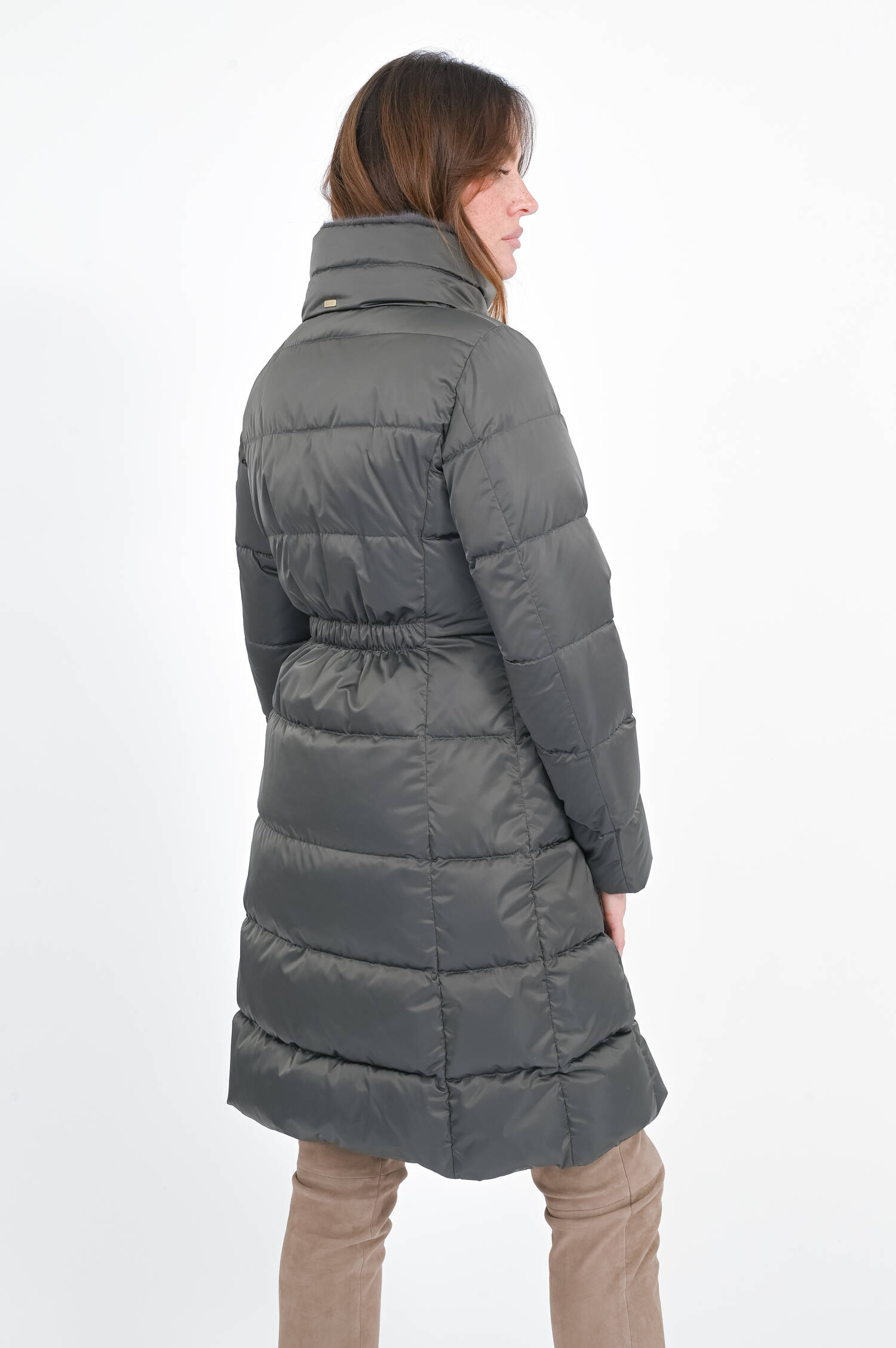 Steppmantel mit Fell-Einsatz in Anthrazit Steppmantel mit Fell-Einsatz in Anthrazit