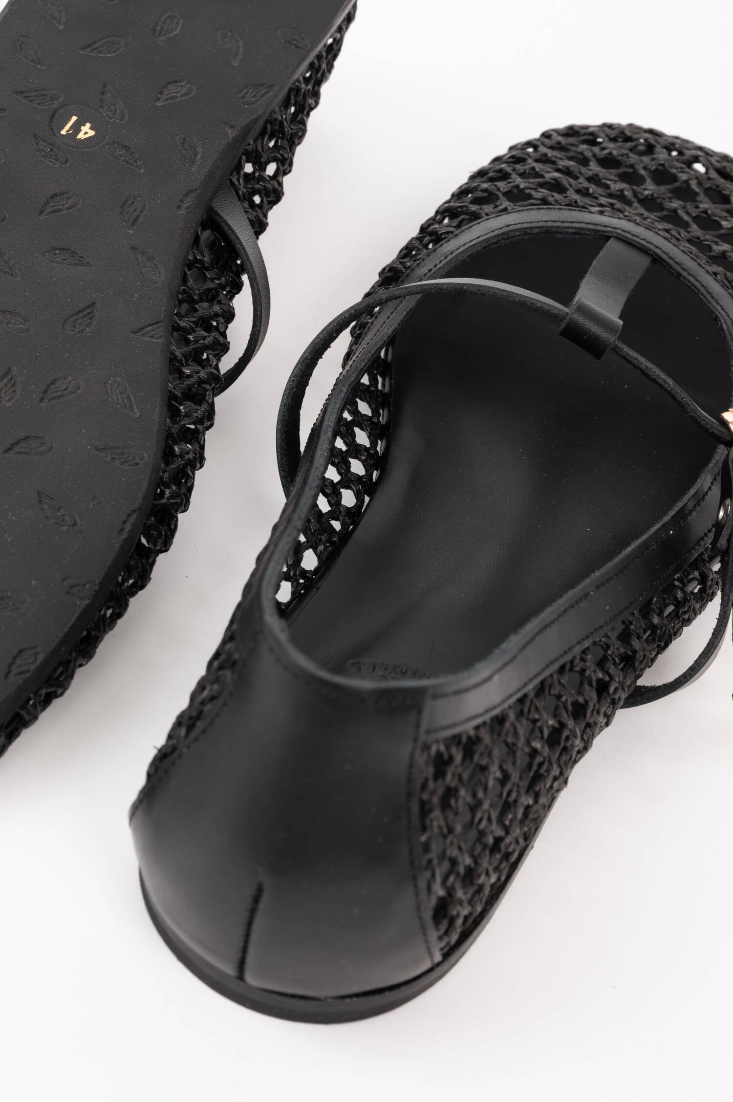 Ballerina AERATI aus Leder in Schwarz