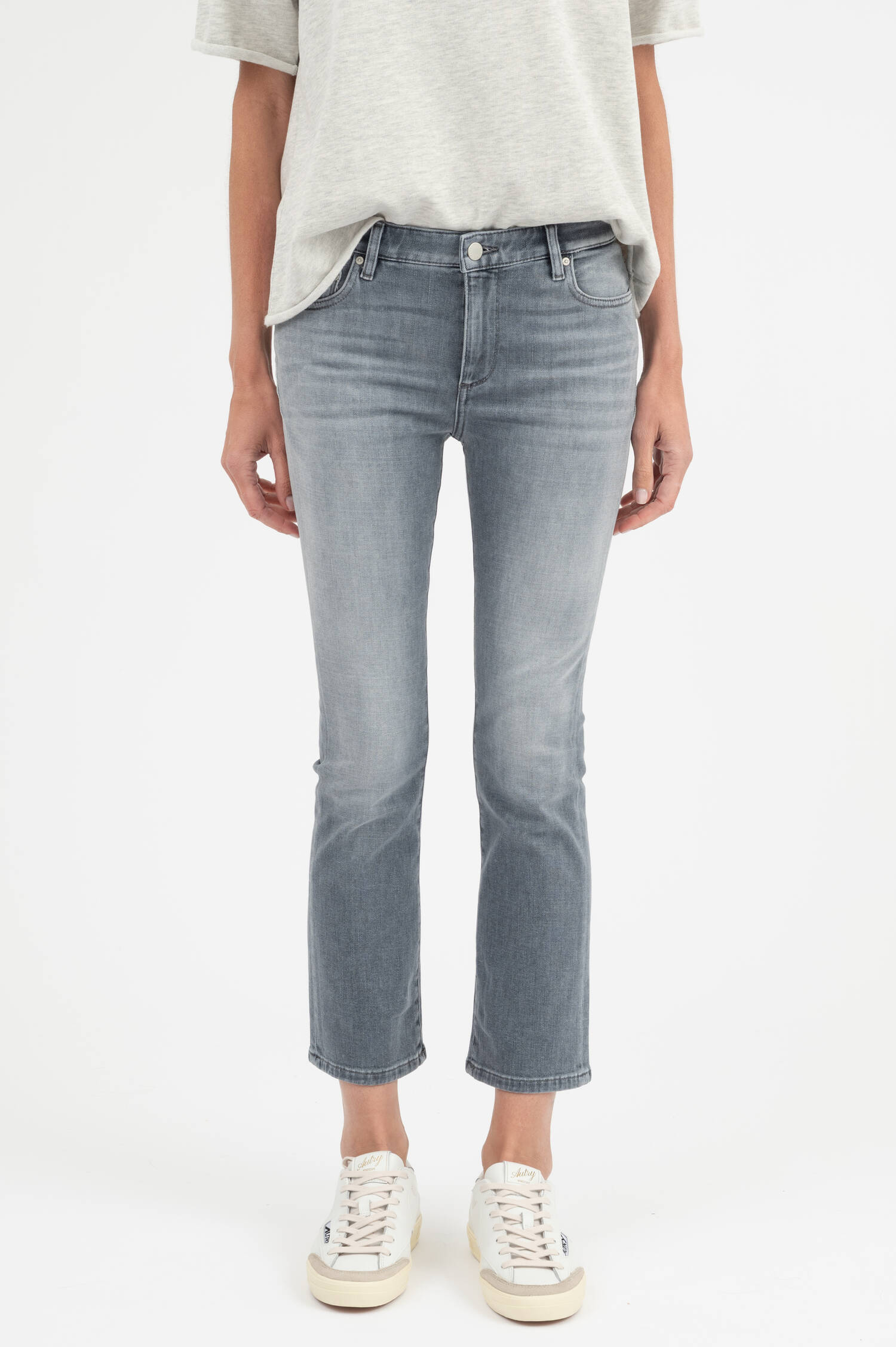 Flared Jeans JODI mit verkürztem Bein in Hellgrau Flared Jeans JODI mit verkürztem Bein in Hellgrau