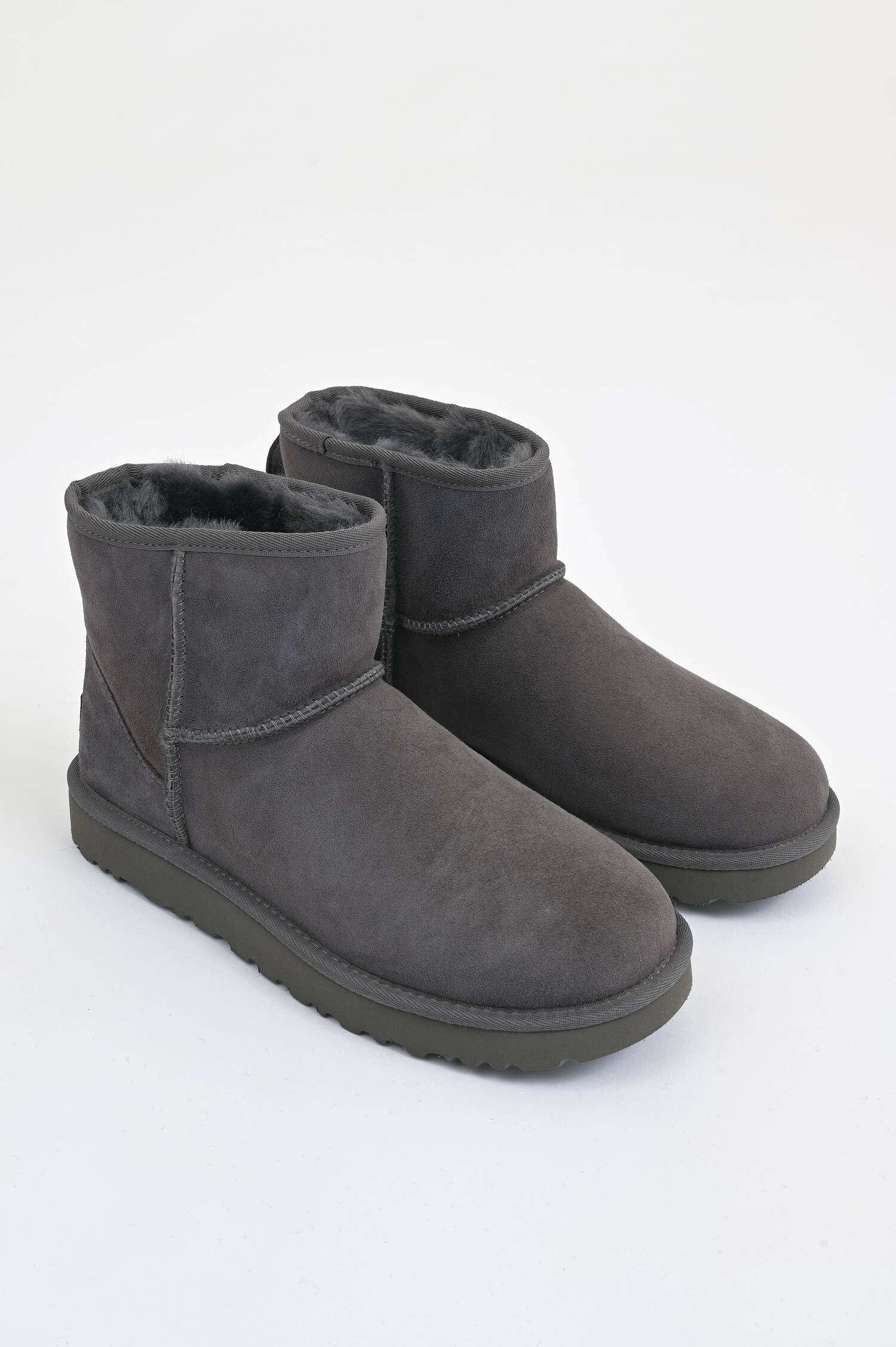 Boots CLASSIC MINI in Grau