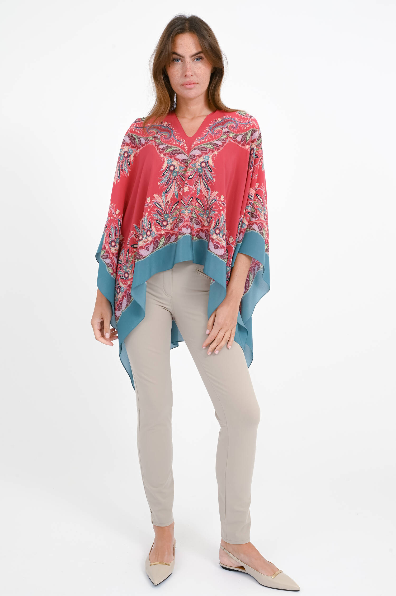 Poncho/Cape aus Seide mit Paisley-Print Poncho/Cape aus Seide mit Paisley-Print