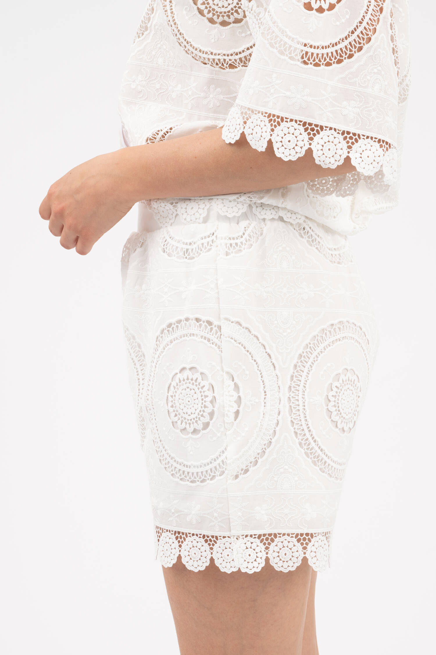 Gehäkelte Shorts SUMIKO in Weiß