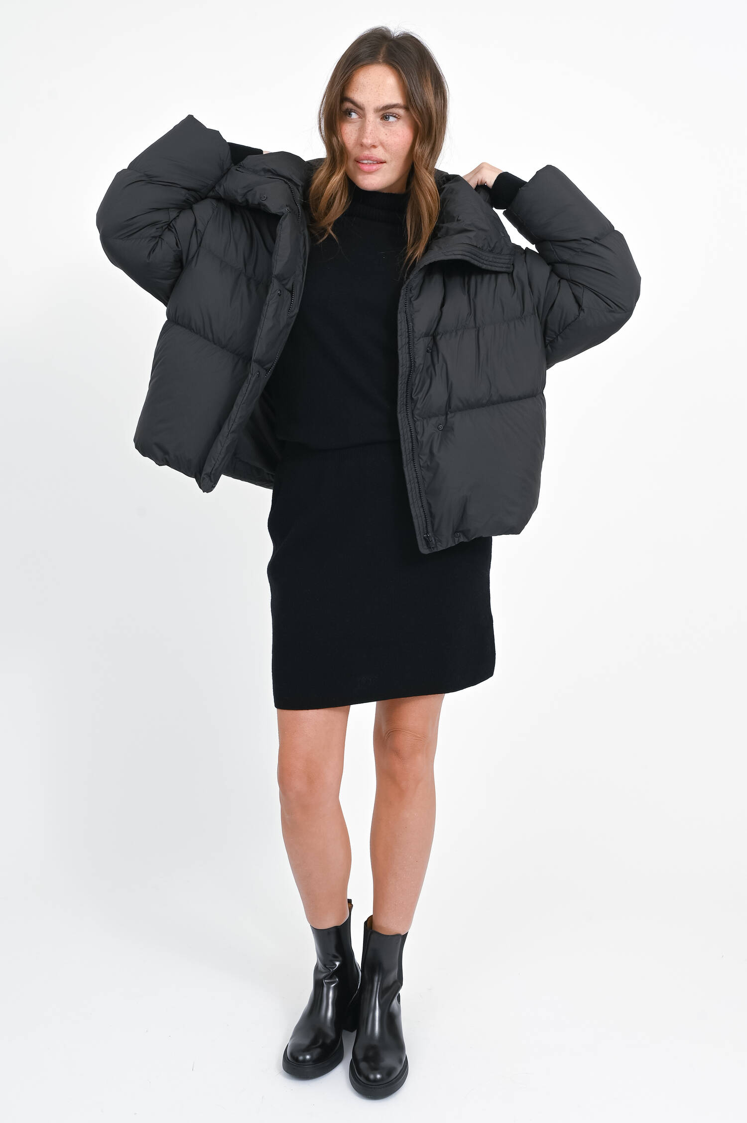 Daunenjacke mit abnehmbarer Kapuze in Black