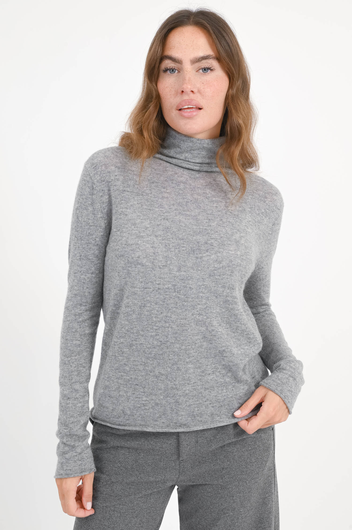 Rollkragenpullover aus Cashmere in Platingrau Rollkragenpullover aus Cashmere in Platingrau