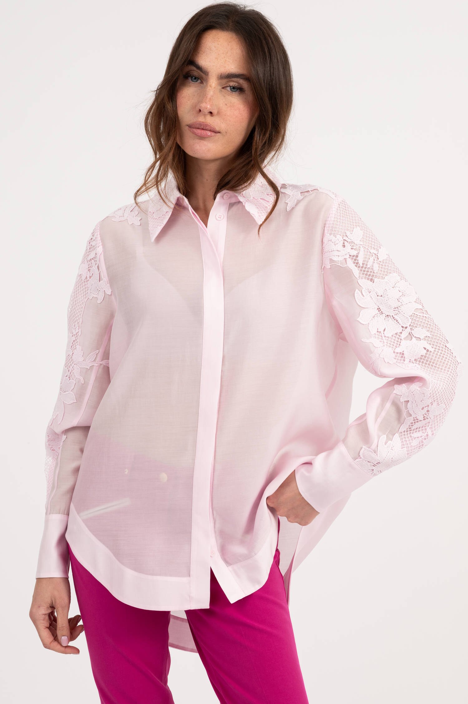 Bluse mit Spitzen-Details in Rosa Bluse mit Spitzen-Details in Rosa
