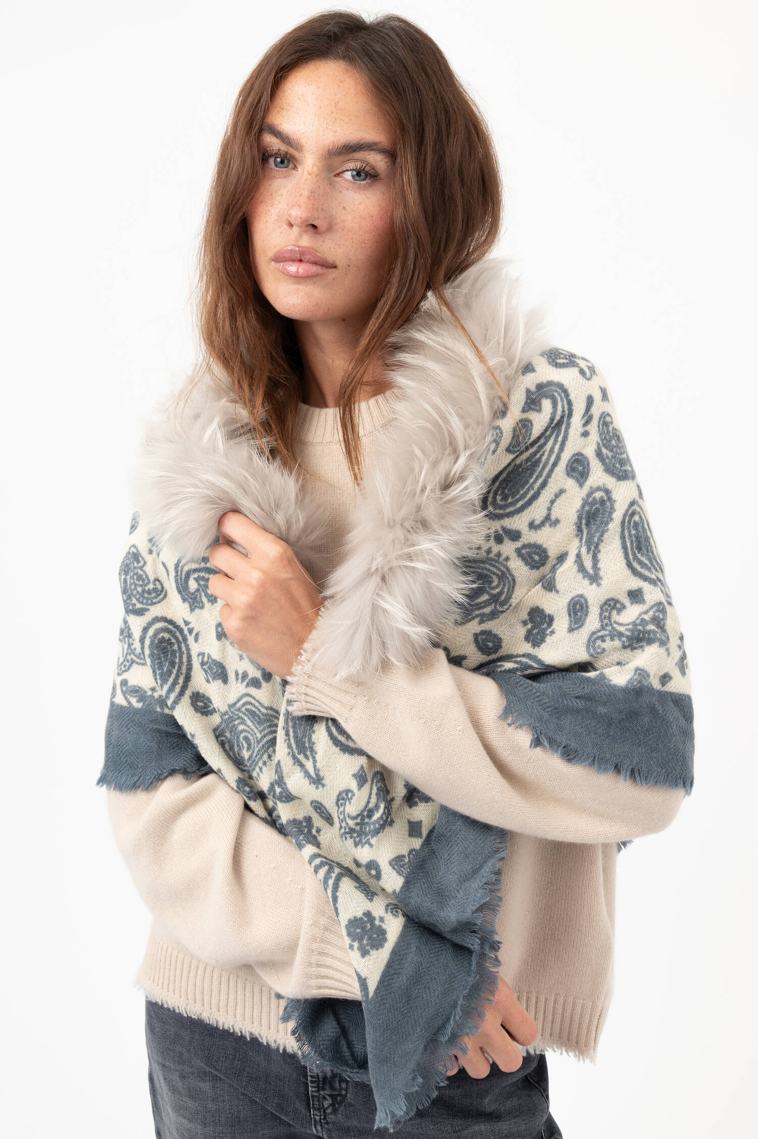 Cashmere Tuch JIMELLA mit Fell in Blau Cashmere Tuch JIMELLA mit Fell in Blau
