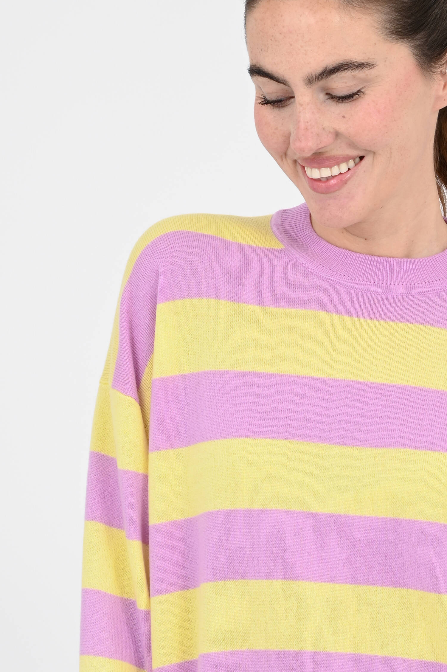 Pullover im Streifen-Design in Lila/Gelb
