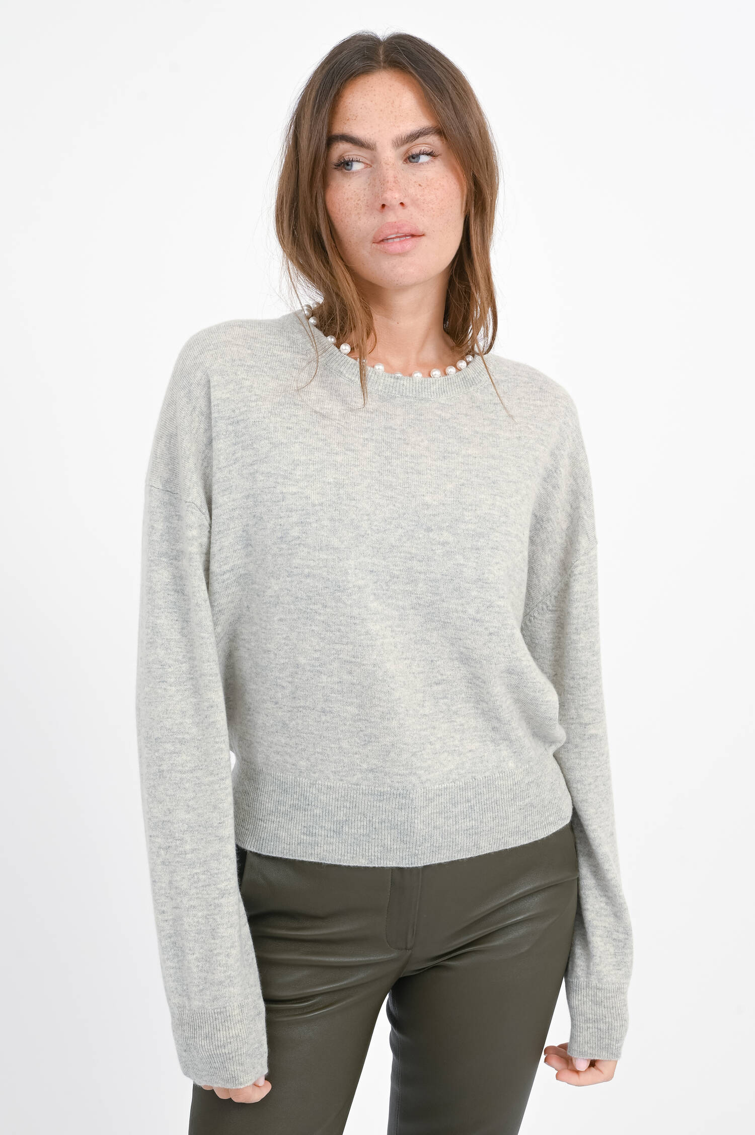 Woll-Cash-Mix Pullover mit Perlen in Hellgrau