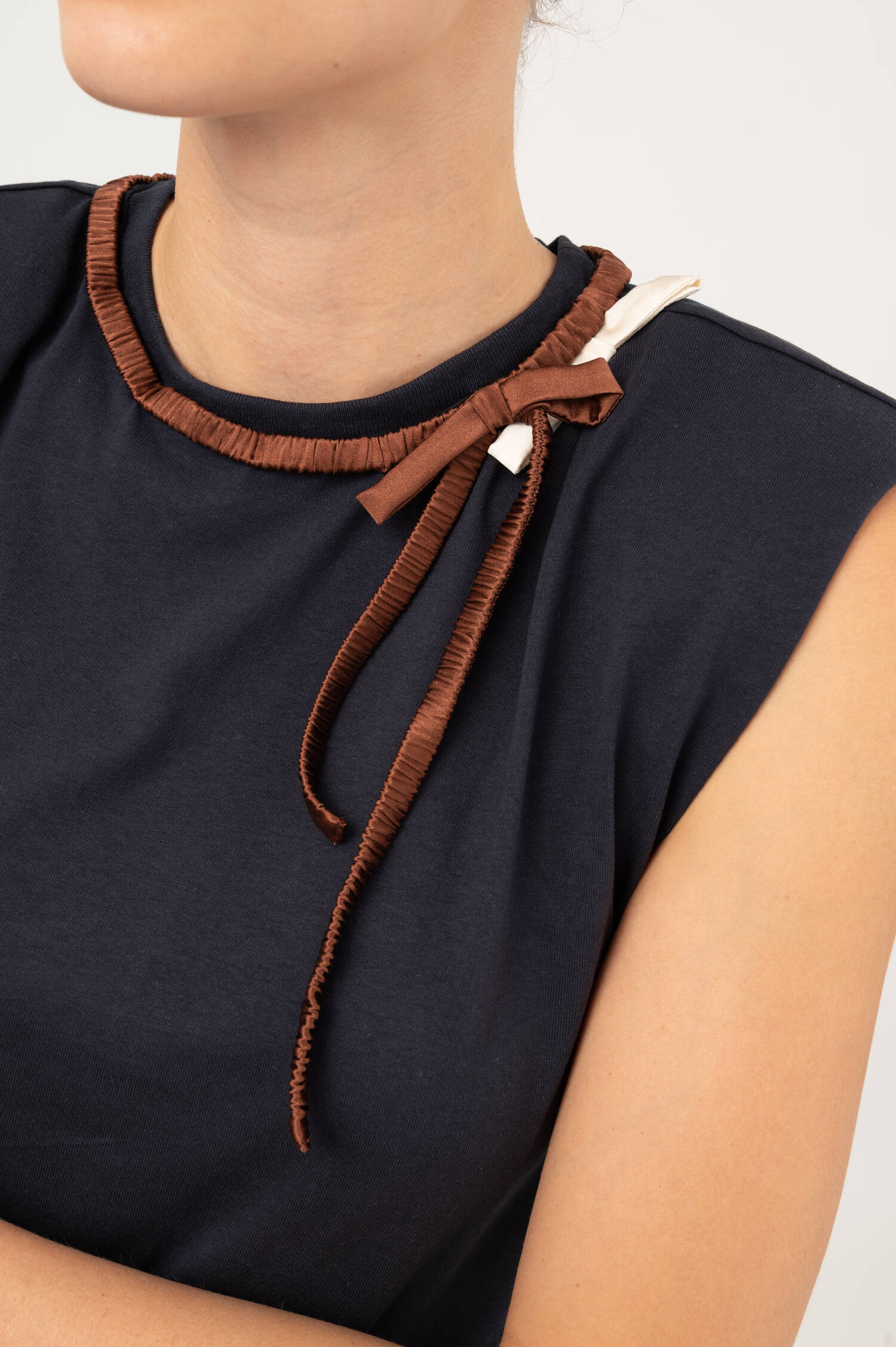 Top mit Seidenbändchen in Navy Top mit Seidenbändchen in Navy