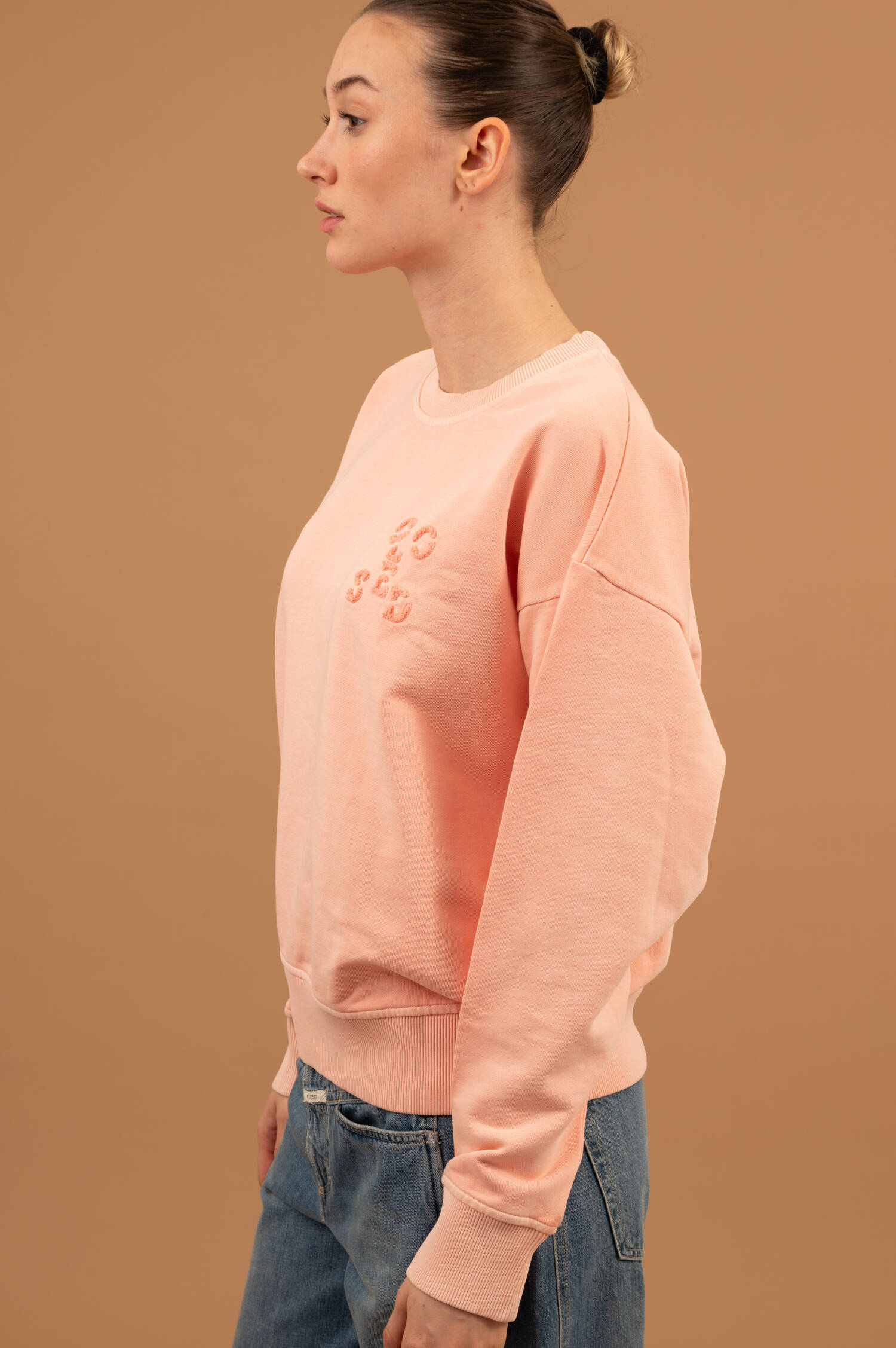 Pullover mit Label Aufstick in Peachpink Pullover mit Label Aufstick in Peachpink