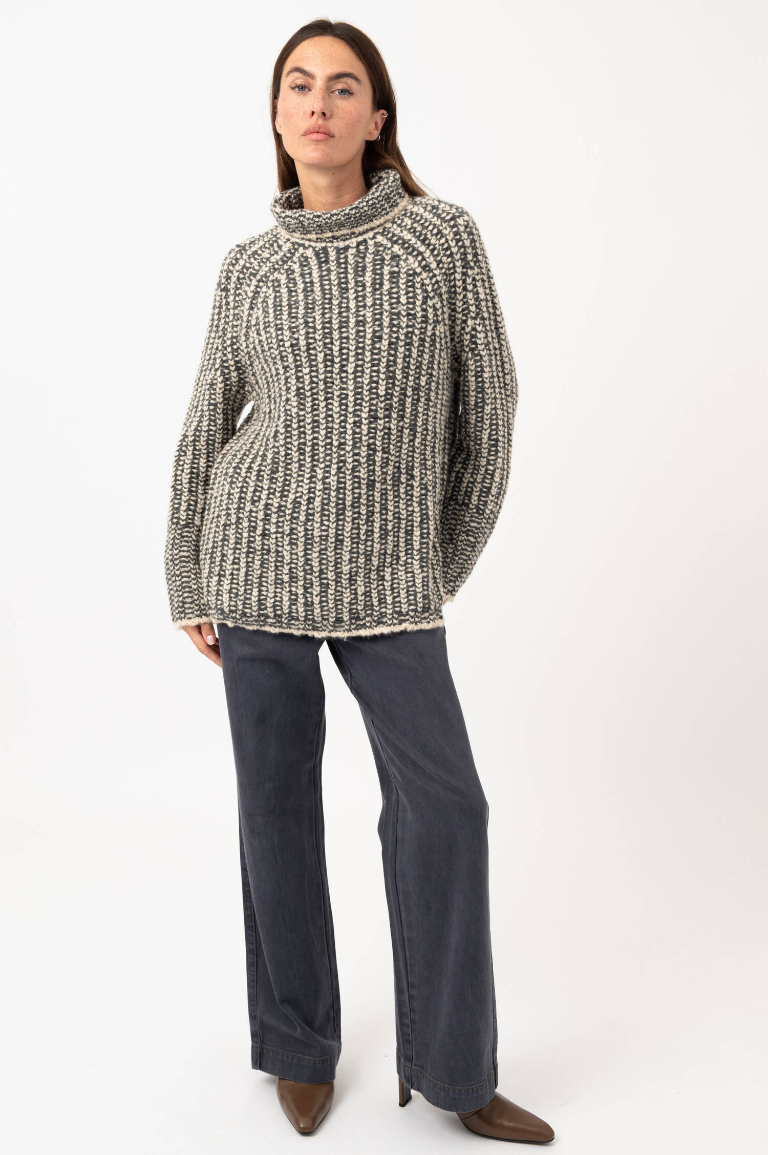 Cashmere-Pullover mit Strehkragen in Blau/Beige