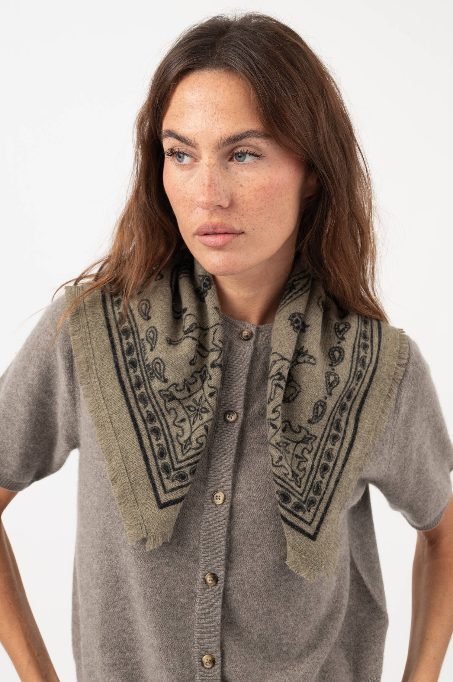 Cashmere-Tuch NELE in Oliv Cashmere-Tuch NELE in Oliv