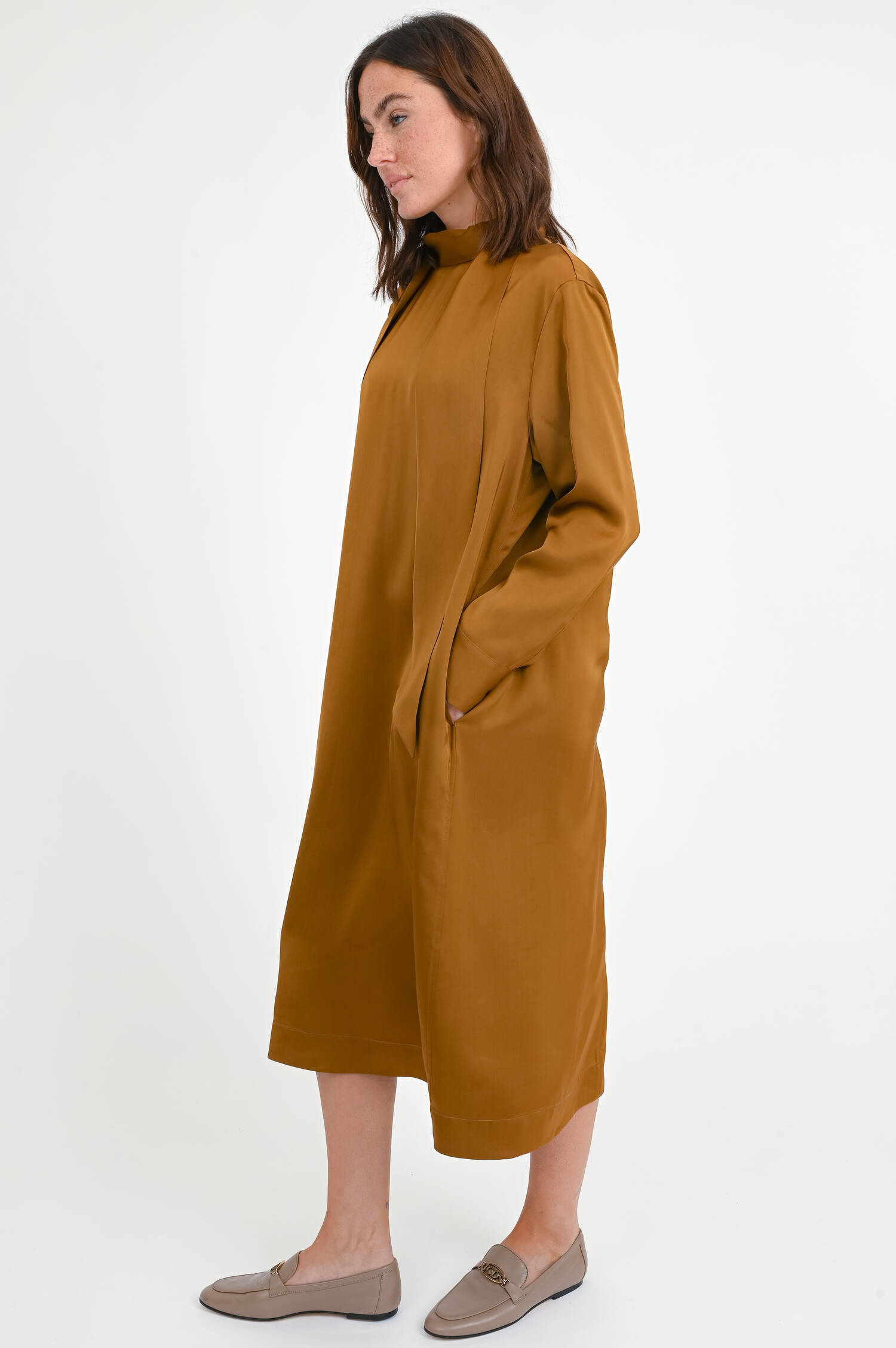 Midi-Kleid mit Schluppendetail in Bronze Midi-Kleid mit Schluppendetail in Bronze