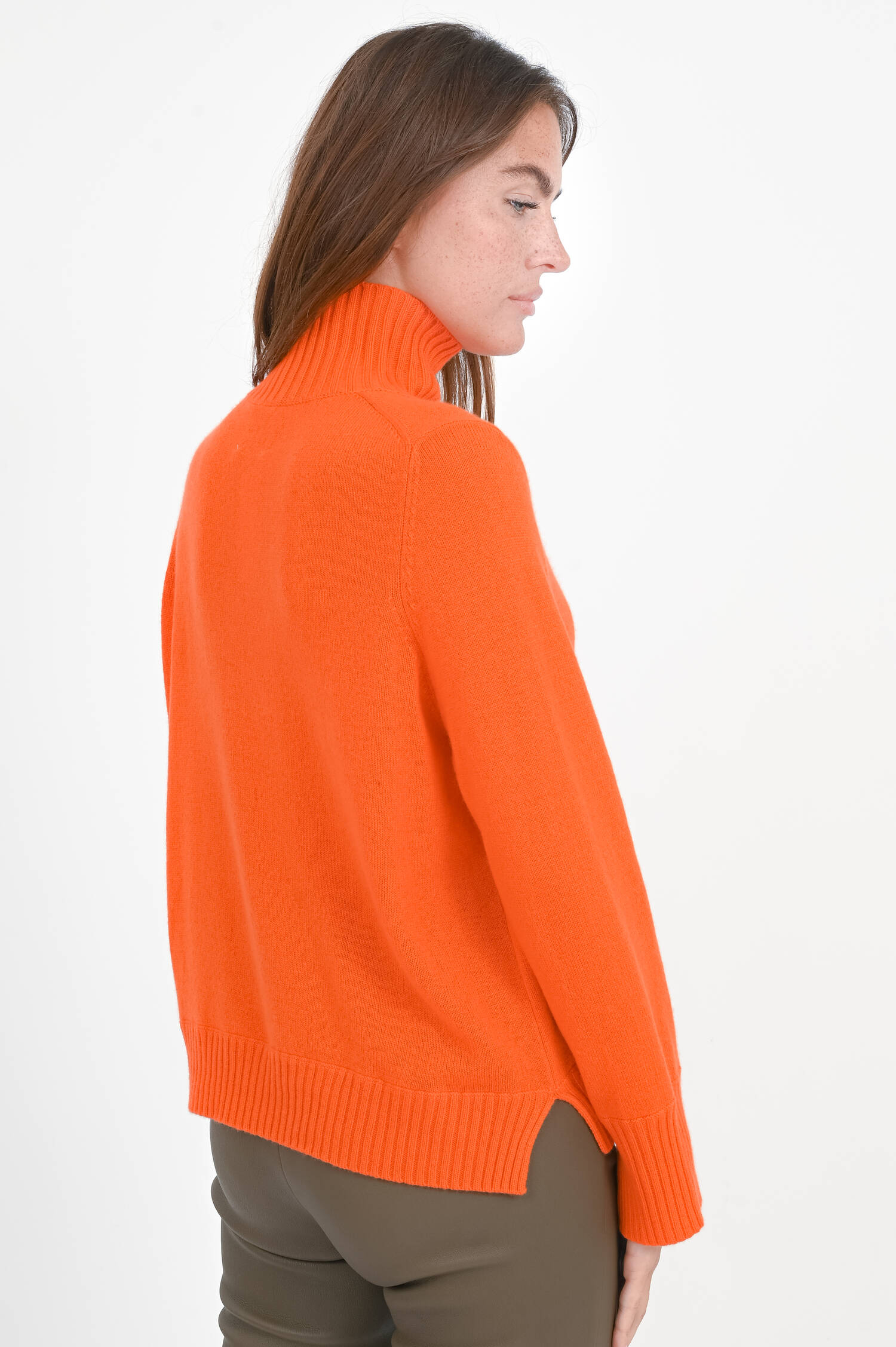 Turtleneck Cashmere Pullover in Orange