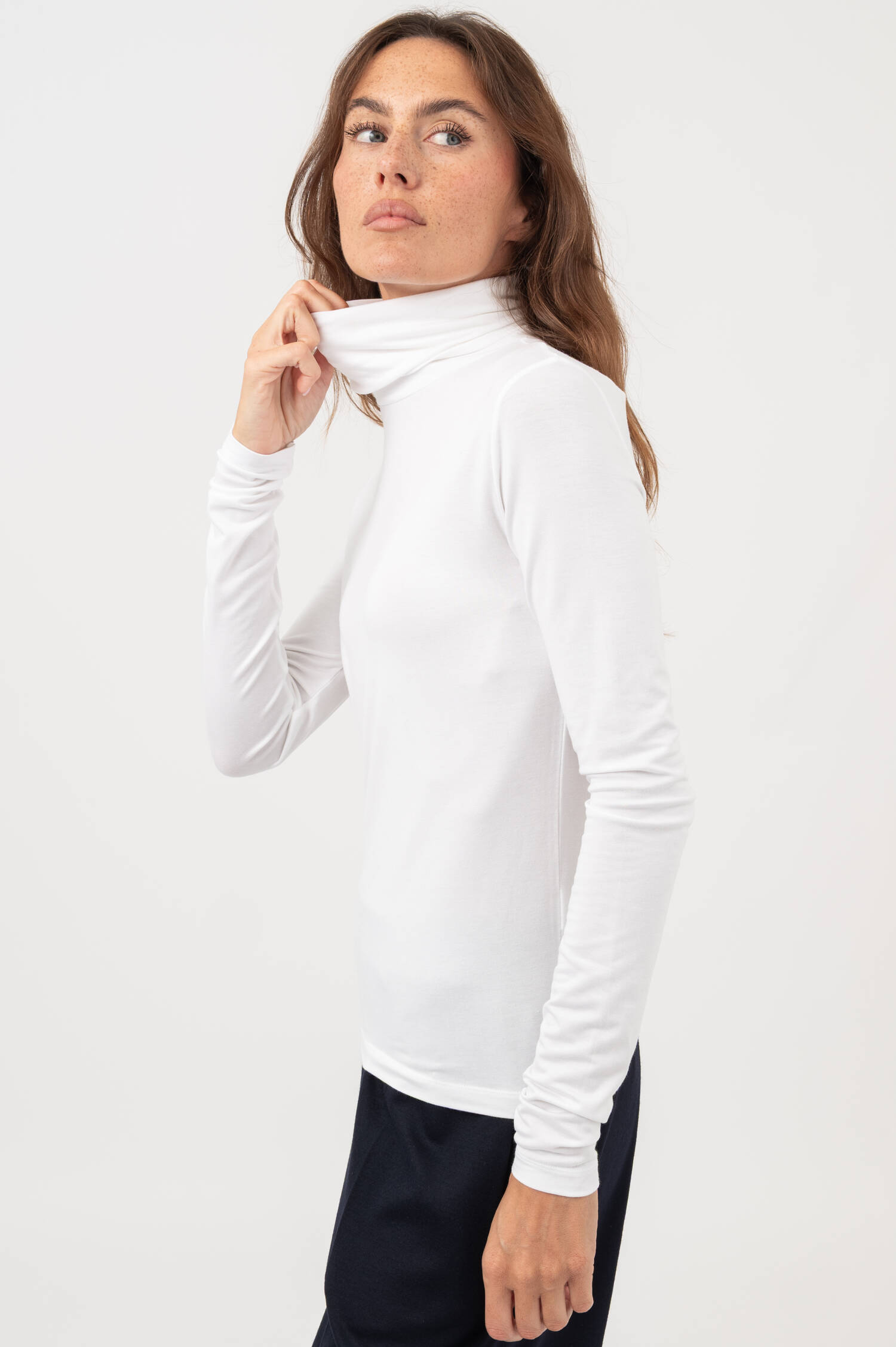 Rollkragen-Langarmshirt in Weiß
